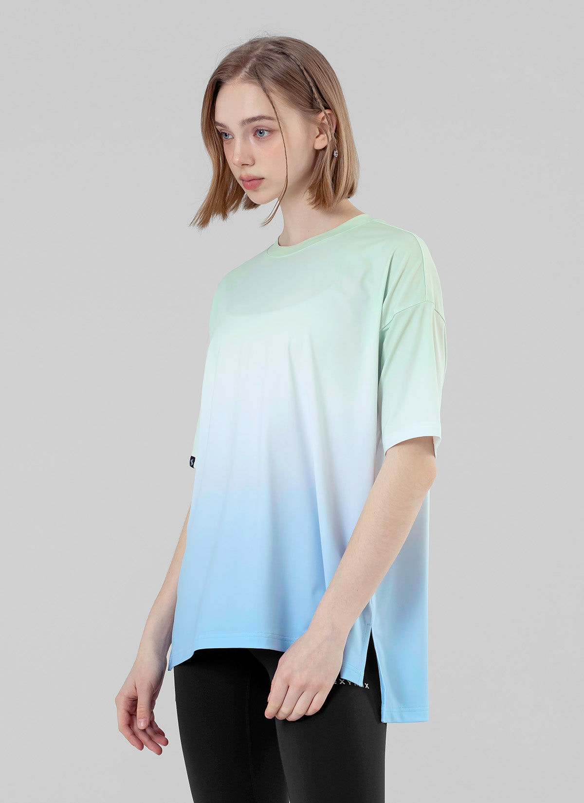 Stylish Ice Feather Gradation Oversized Short Sleeve T-Shirt for Women | Trendy Loose Fit Casual Top | Perfect for Summer Outings, Beach Vacations & Streetwear Fashion