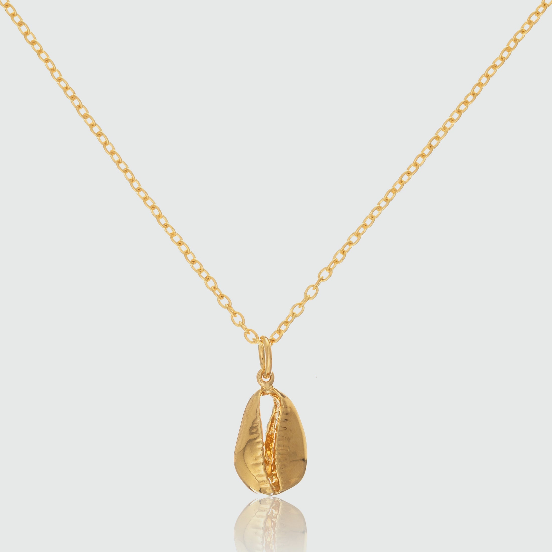 Elegant Moka Yellow Gold Vermeil Shell Pendant Necklace - Perfect for Beach Weddings, Summer Vacations & Boho Fashion