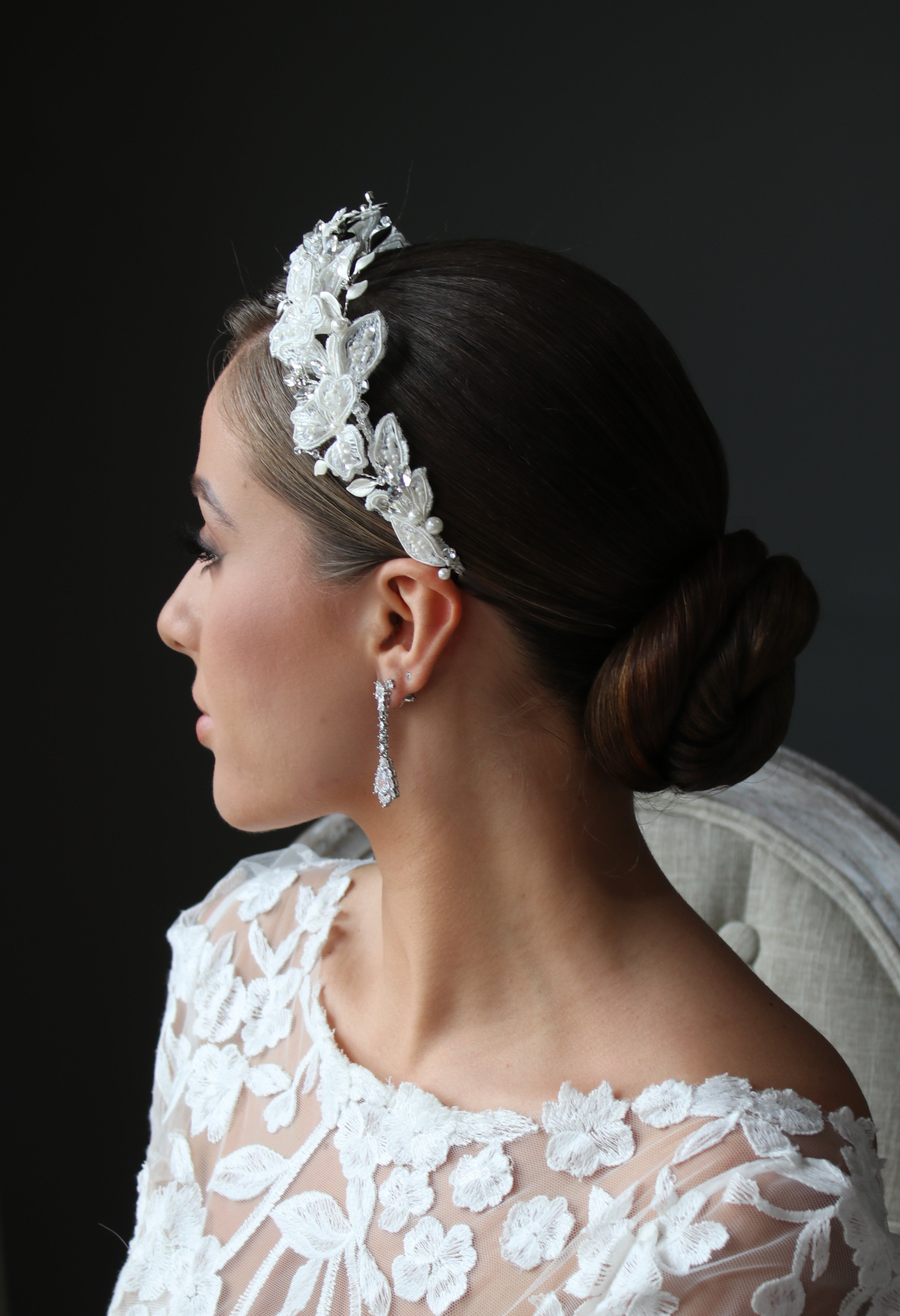 ISABELLA Lace and Crystal Floral Bridal Headpiece - Elegant Wedding Hair Accessory for Bride, Bridesmaids & Flower Girls | Perfect for Weddings, Prom & Special Occasions