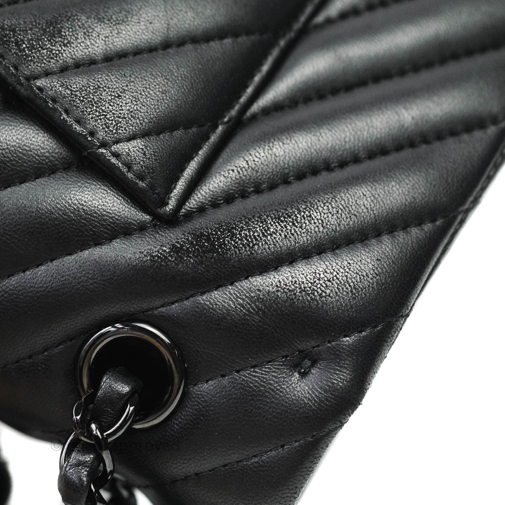 Chanel Classic Chevron M/L Medium Double Flap Bag in So Black Lambskin Leather - Luxury Handbag for Women, Perfect for Evening Events & Daily Use