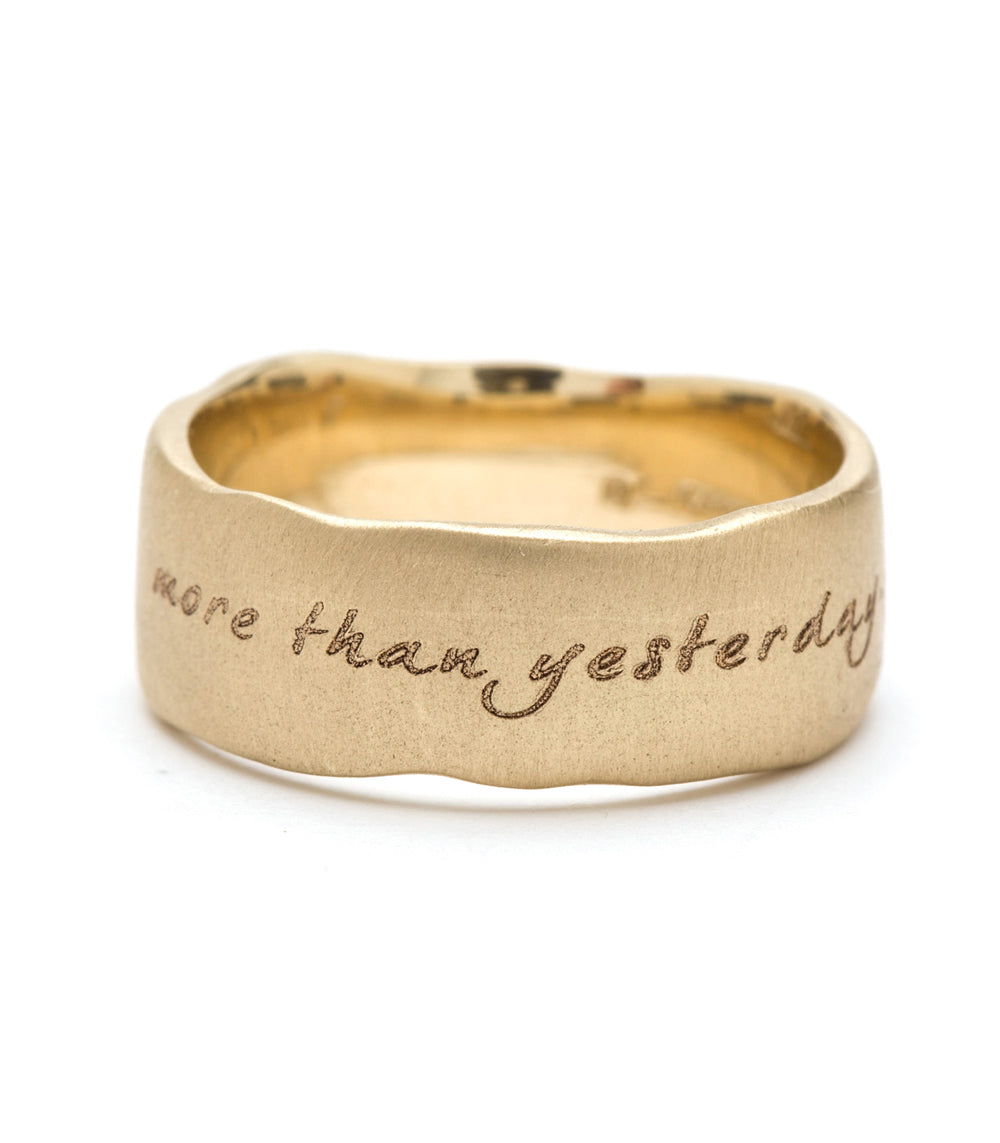 Personalized Engraved 7mm Gold Torn Paper Band Ring - Perfect for Anniversaries, Engagements & Unique Gifts