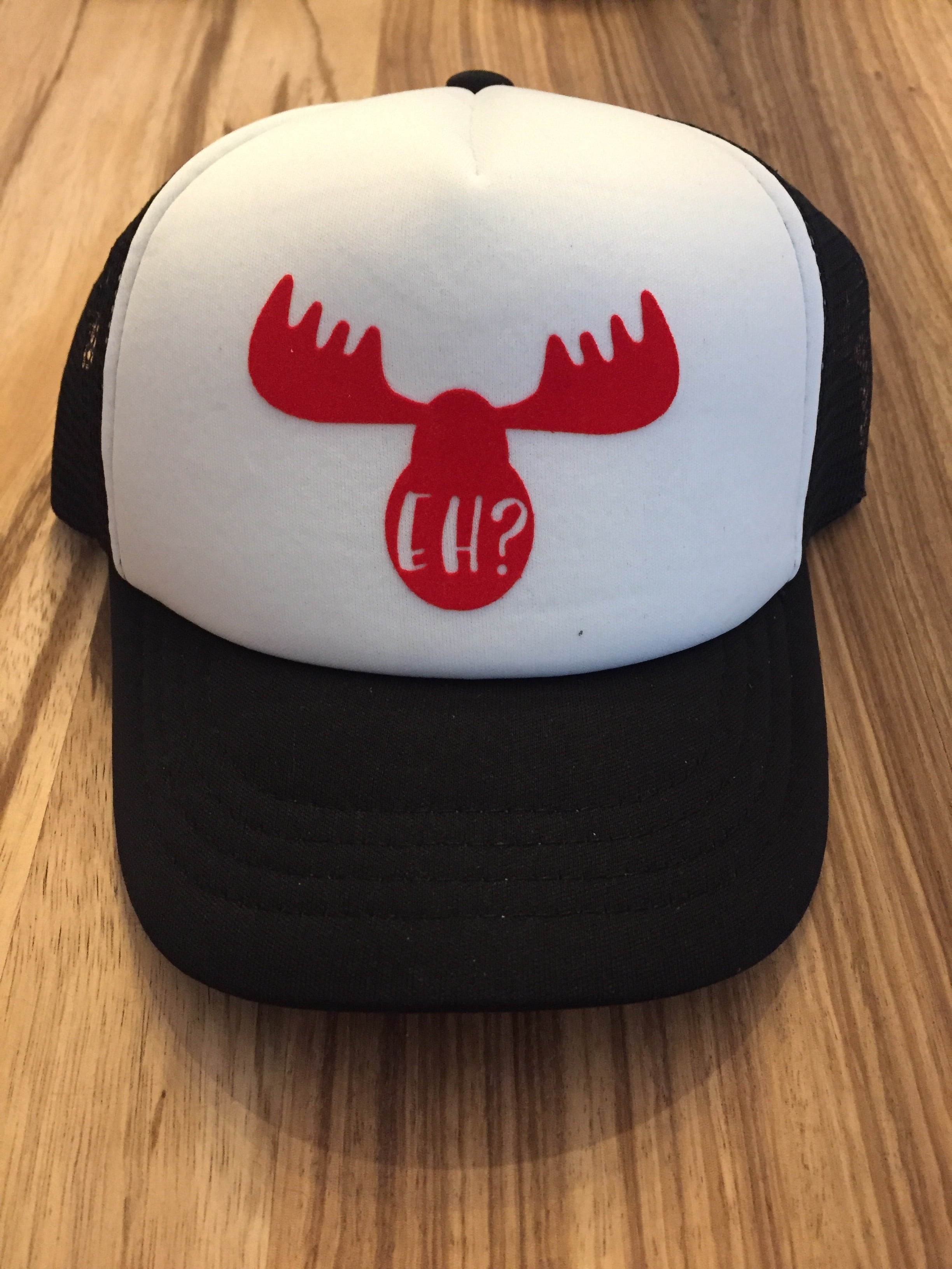Stylish Snapback Trucker Hats for Men & Women - Adjustable Mesh Baseball Cap - Perfect for Outdoor Sports, Casual Wear & Fashion Accessories