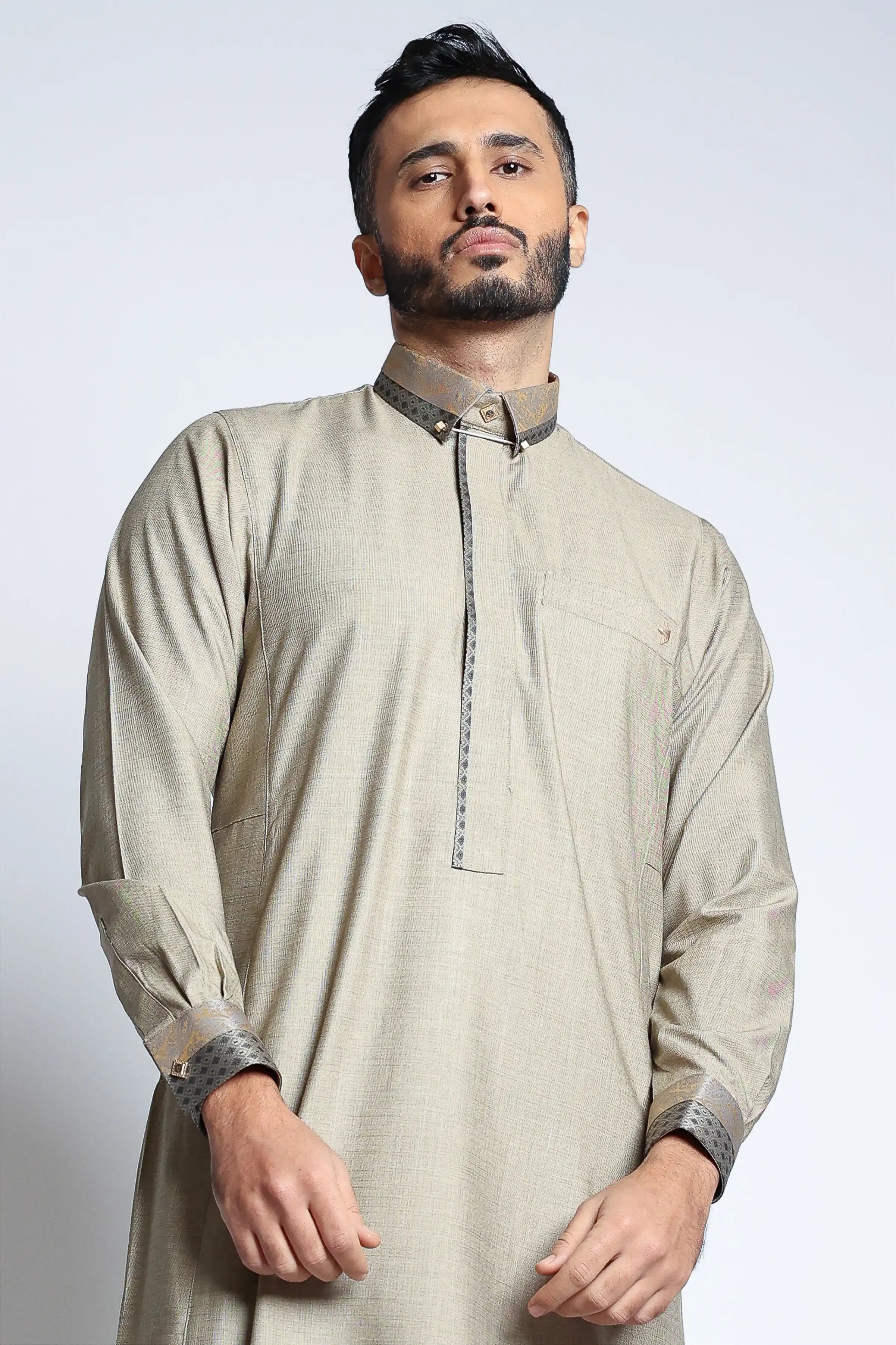 J136 C4 Blanc Thobe - Premium White Thobe for Men | Traditional Islamic Robe for Prayer, Eid & Special Occasions