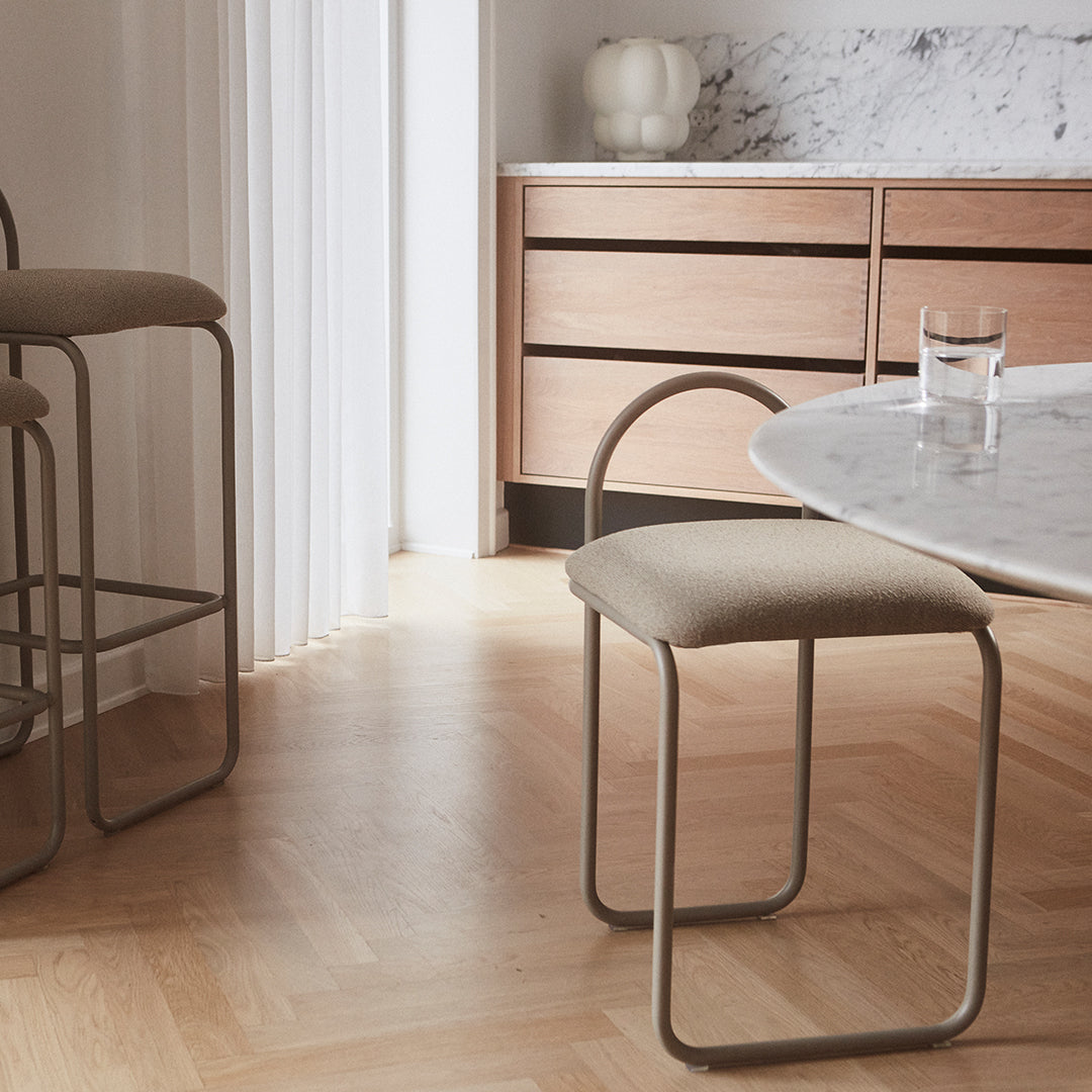 AYTM Angui Chair - Modern Ergonomic Lounge Chair for Living Room, Office & Reading - Comfortable Mid-Century Design with Wooden Legs