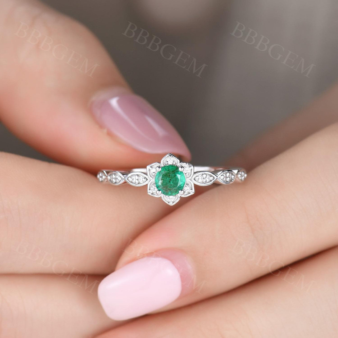 Natural Emerald Engagement Ring for Women - 5mm Round Floral Scalloped Wedding Band - Perfect for Mother's Day, Anniversary & Bridal Jewelry Gifts