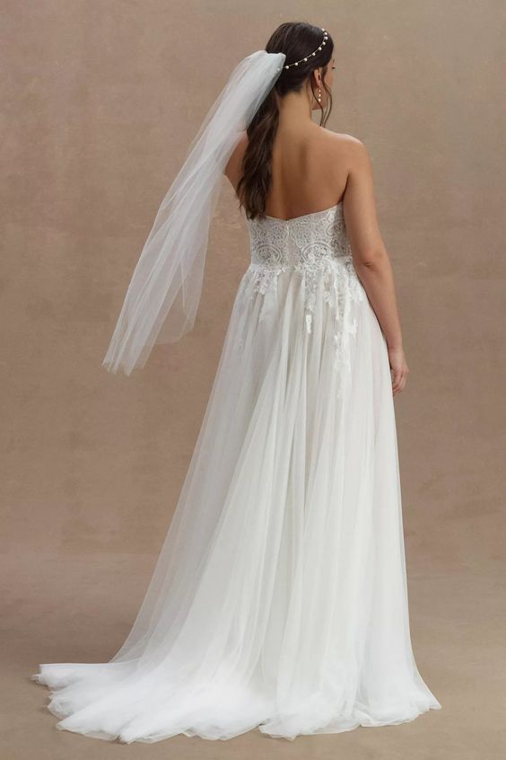 Willowby by Watters Jaislyn Wedding Gown - Elegant Lace Bridal Dress for Romantic Ceremonies & Formal Events