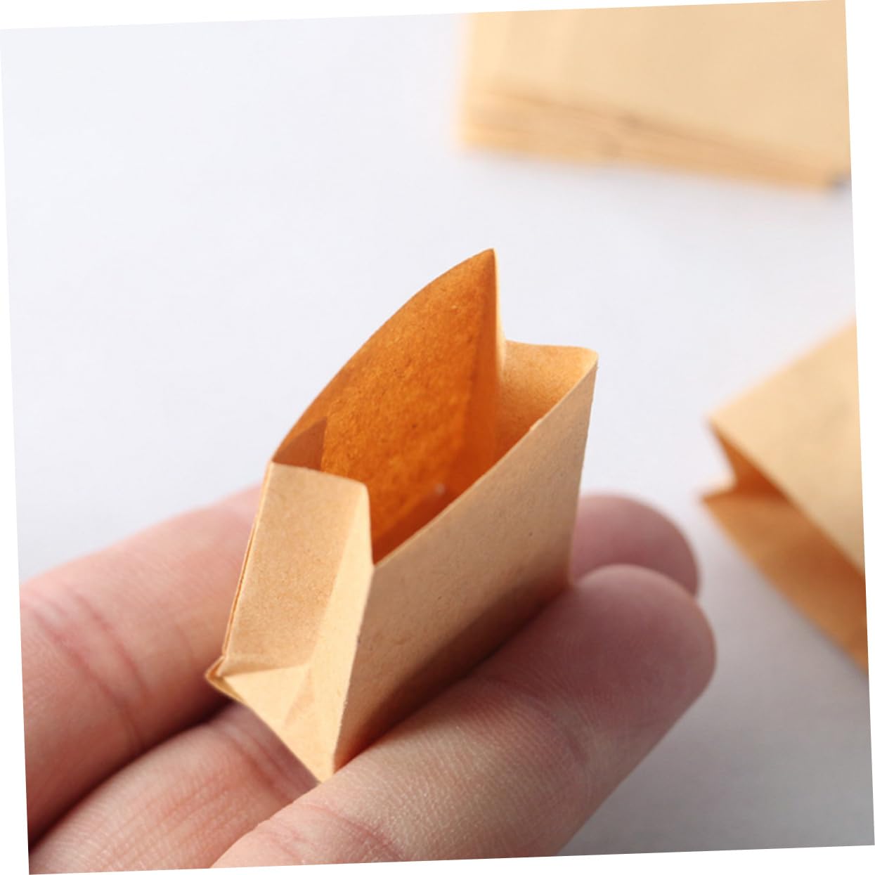 6pcs Mini Paper Bags for Dollhouse Baking - 1.18x1.18x0.78in - Party Favors & Snacks Storage