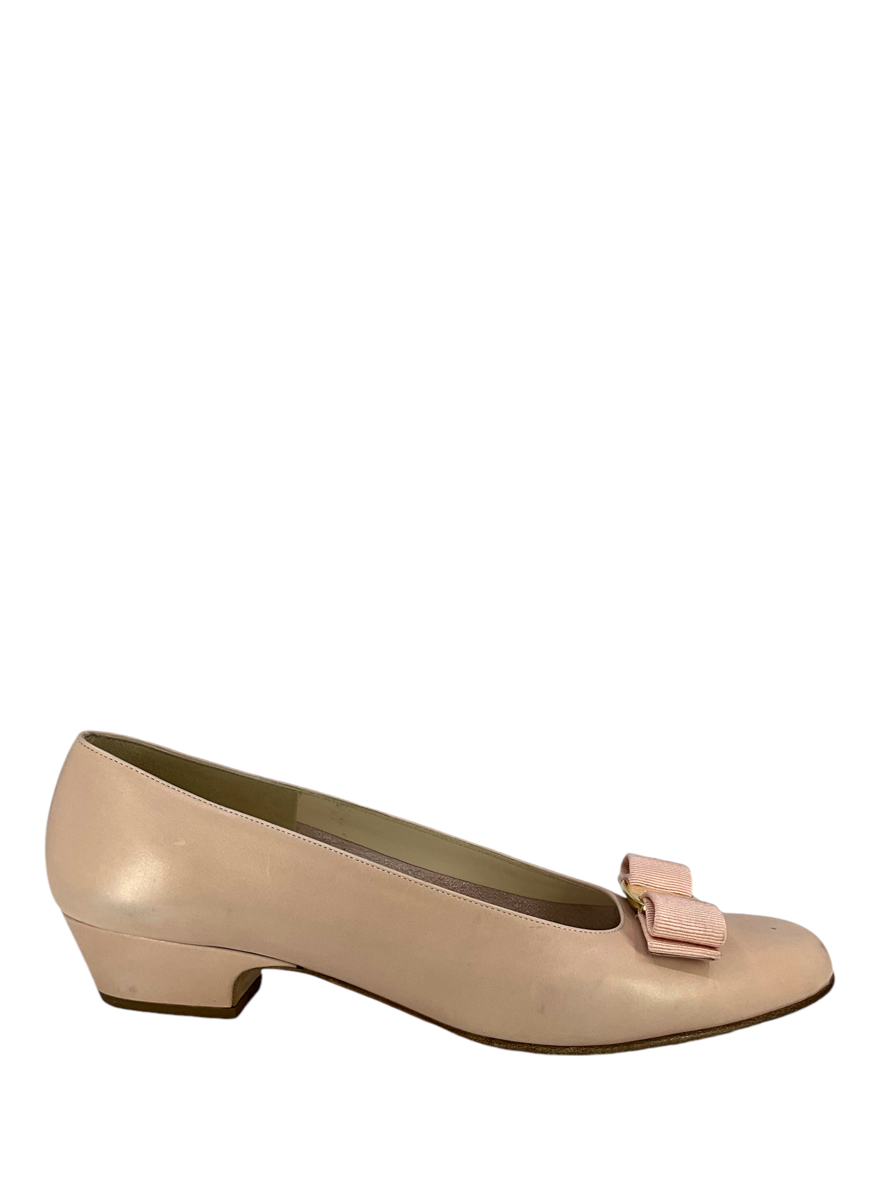 Salvatore Ferragamo Vara Bow Leather Pumps Women's Size 9.5 - Classic Pointed Toe Heels for Office, Wedding & Special Occasions