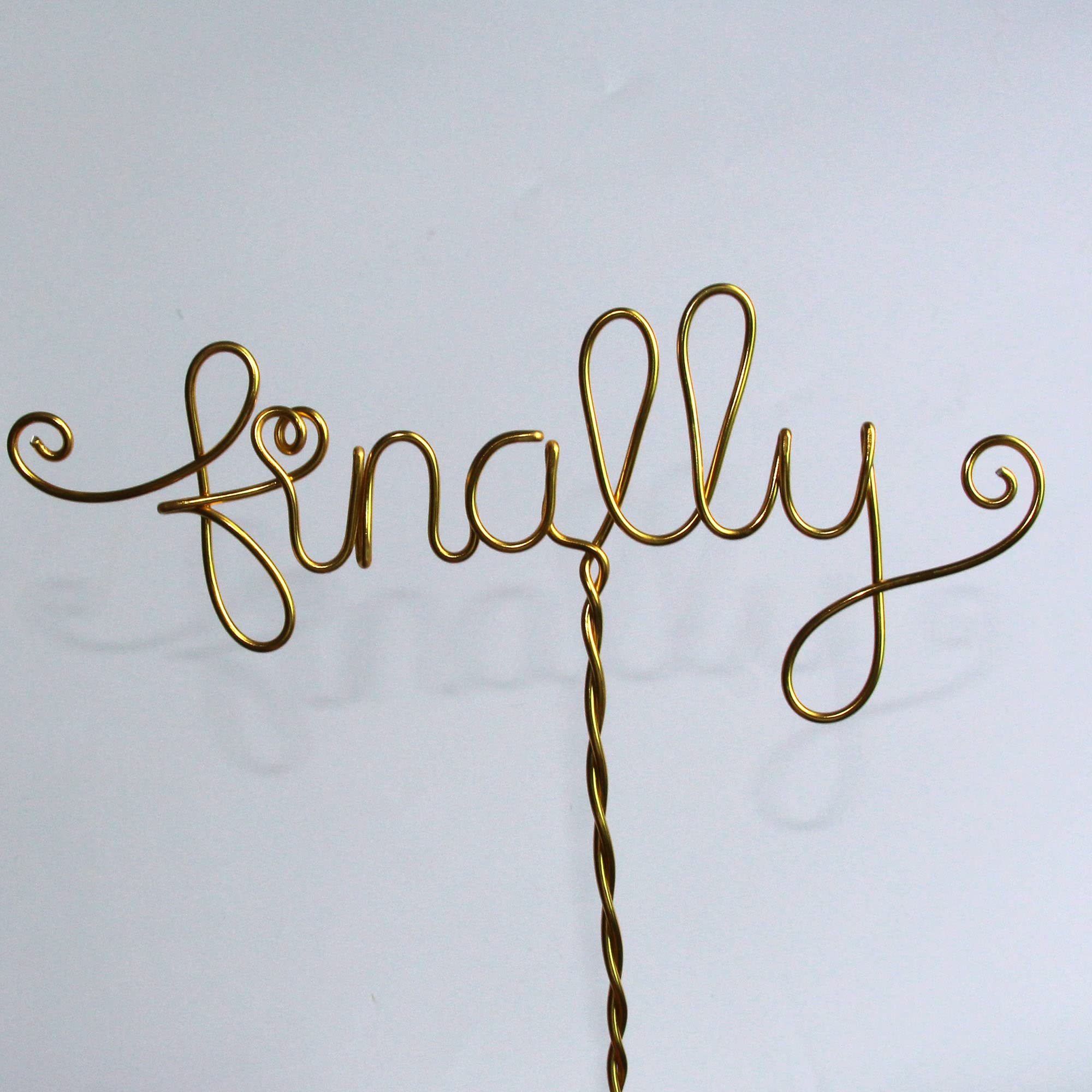 Custom Wedding Cake Topper - Elegant Wire Cake Topper for Weddings, Engagements & Bridal Showers | Personalized Cake Decoration for Postponed Weddings | Perfect for Anniversary Cakes & Romantic Celebrations