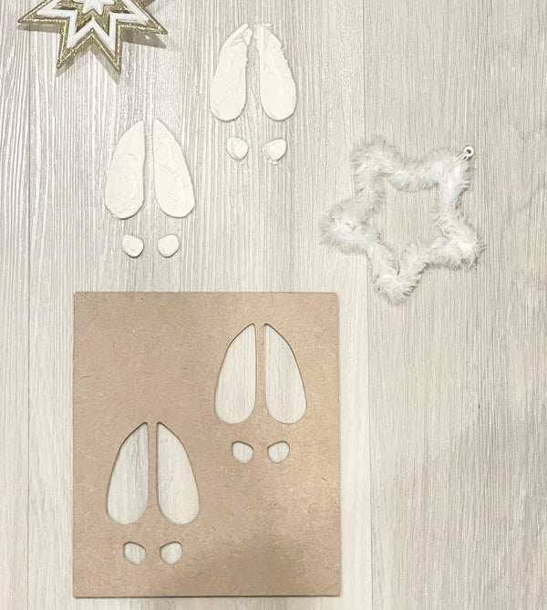 Santa's Reindeer Footprint Stencil for Christmas Crafts - DIY Holiday Decorations, Gift Wrapping, and Festive Home Decor