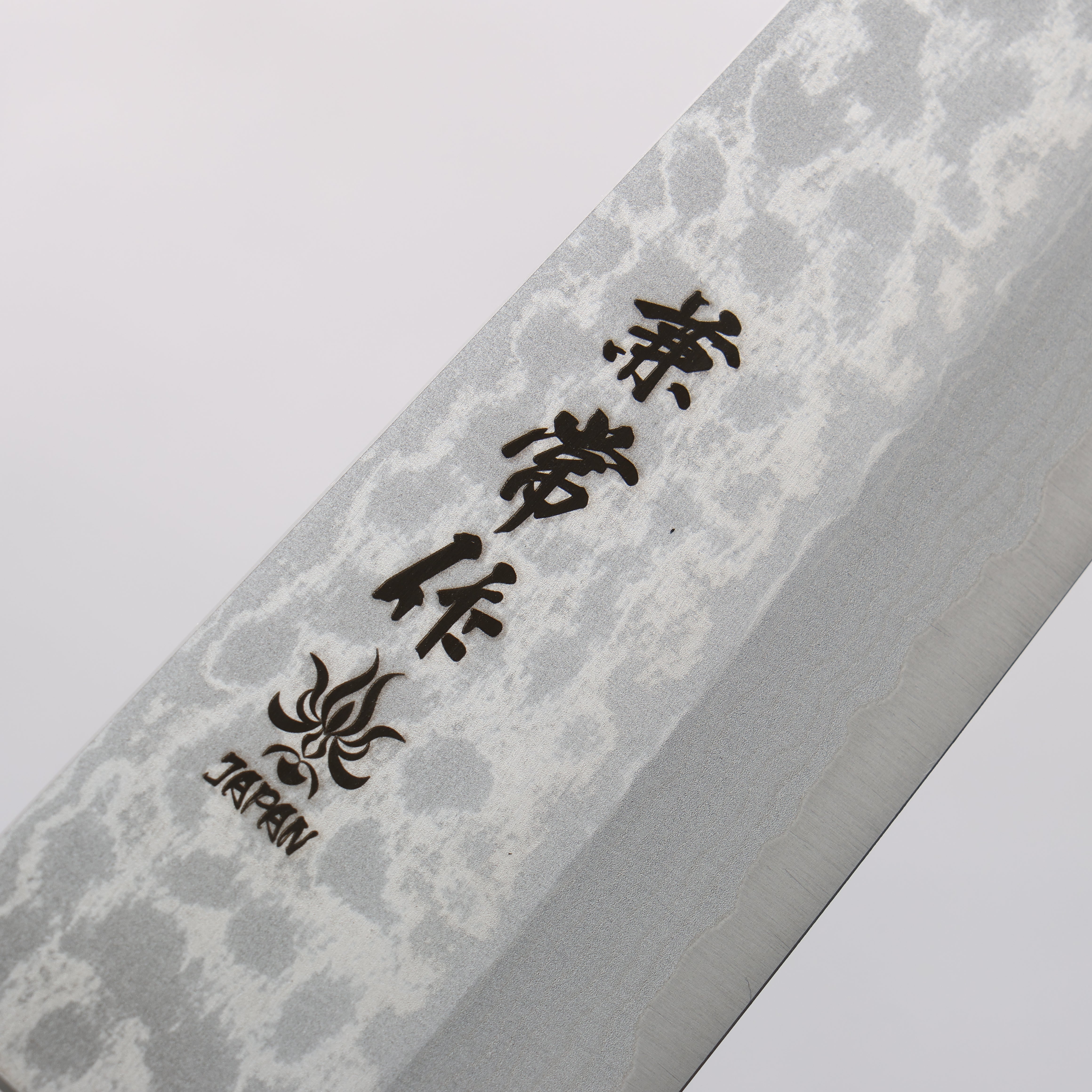 Kanetsune Sairyu VG10 Damascus Gyuto Chef Knife 180mm - Japanese Kitchen Knife with Brown Ash Wood Handle for Professional Chefs & Home Cooking