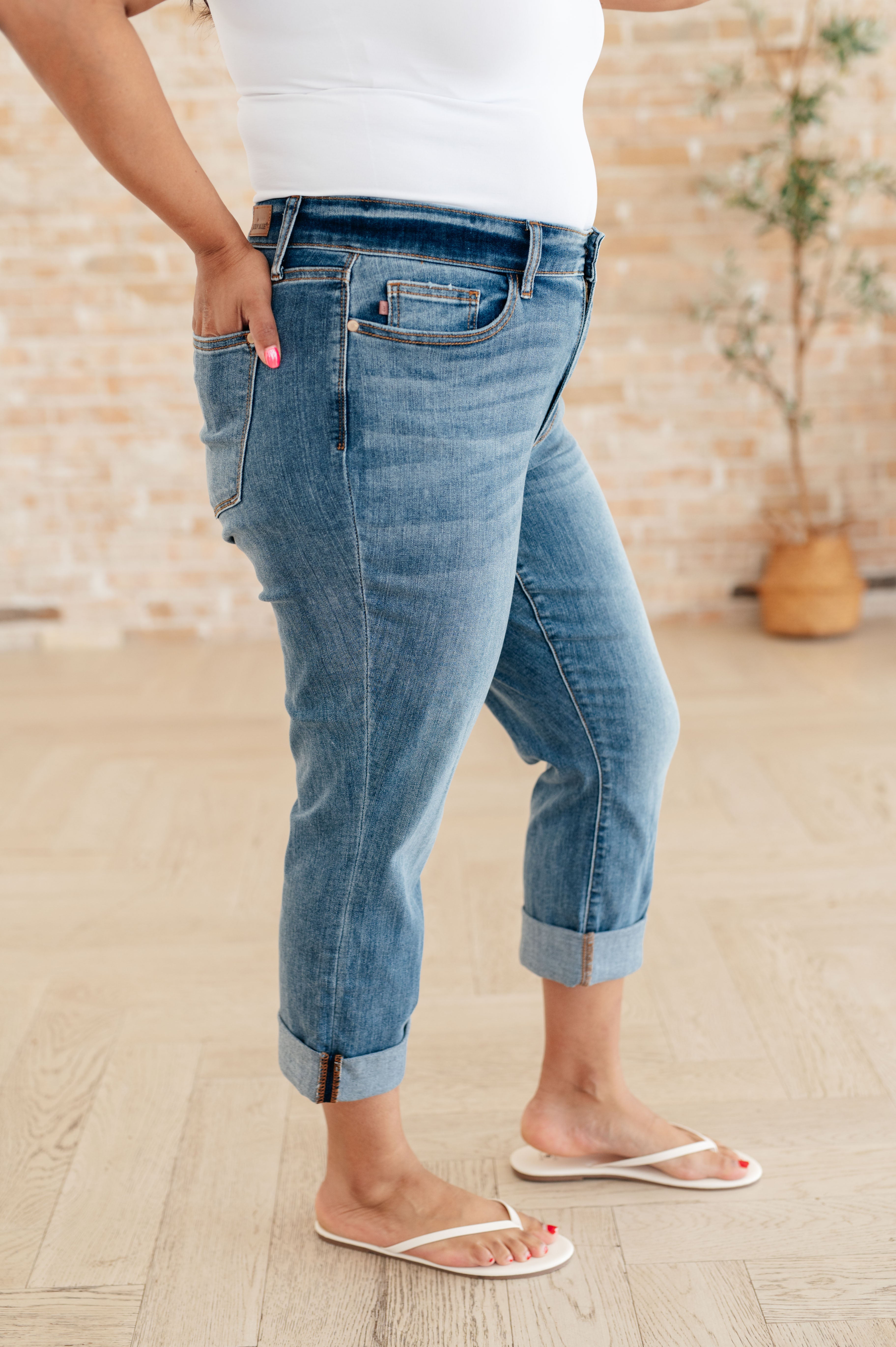 Judy Blue Laura Mid Rise Cuffed Skinny Capri Jeans for Women | Stretch Denim Pants | Casual Summer Outfit | Perfect for Beach, Shopping & Daily Wear