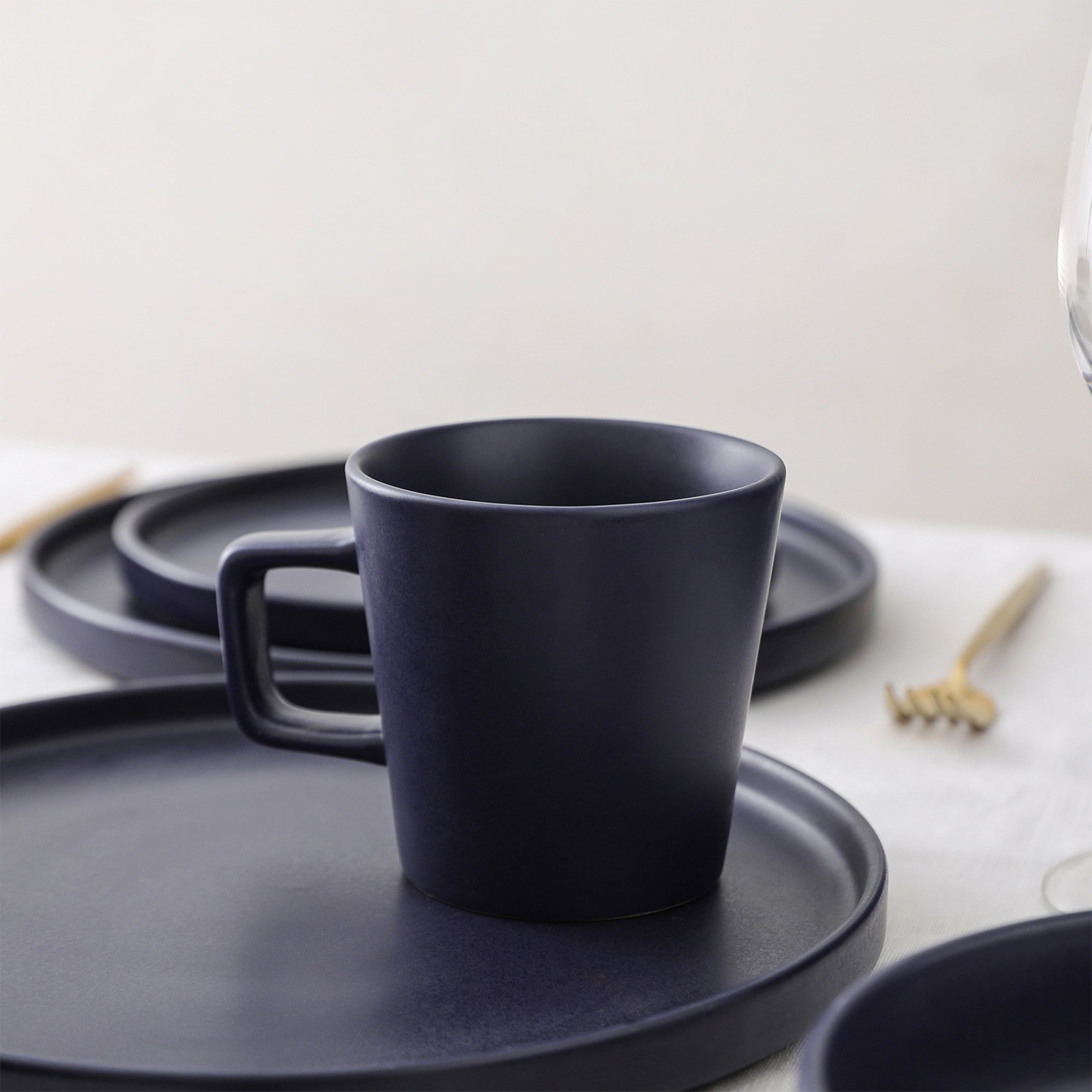 Premium Cleo Stoneware Dinnerware Set - 16-Piece Dark Blue Ceramic Plates & Bowls for Everyday Dining & Entertaining