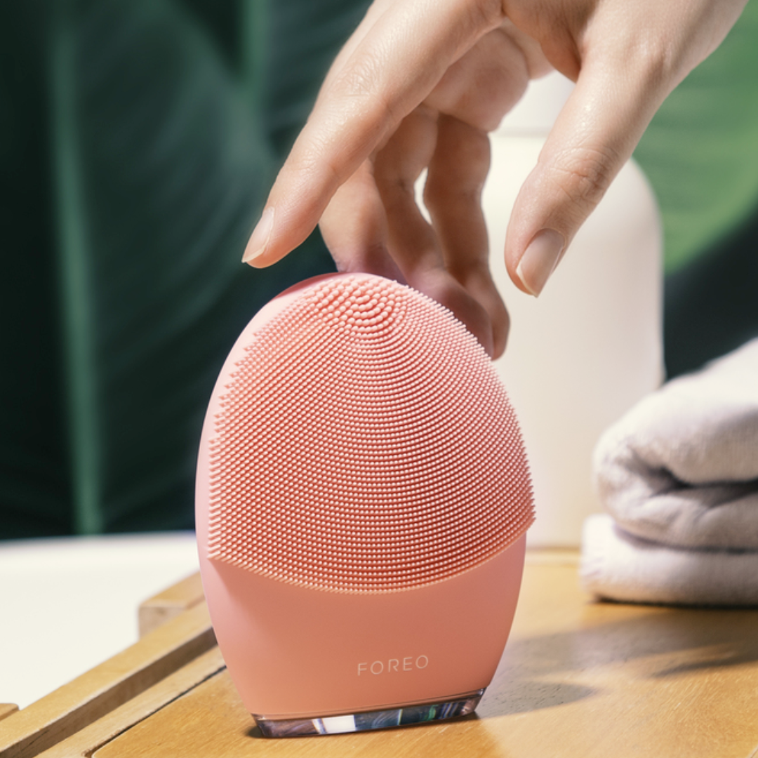 Foreo LUNA 4 Facial Cleansing Brush & Massager - Deep Pore Cleaner for Glowing Skin - Perfect for Daily Skincare & Anti-Aging Routine