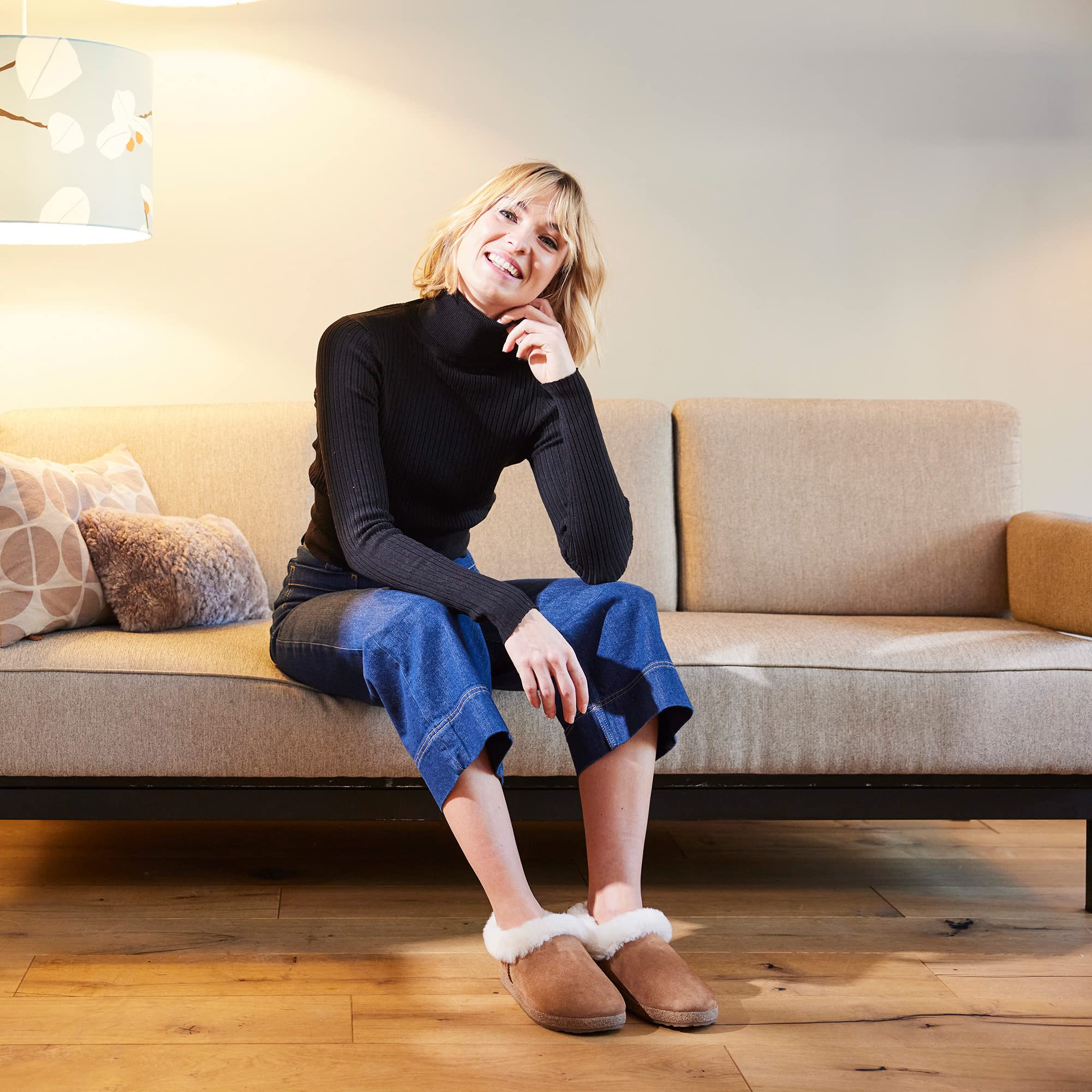 HAFLINGER Iceland Lambskin Clog Felt Slippers for Women & Men - Comfortable Wool House Shoes with Arch Support - Perfect for Indoor, Outdoor & Spa Use