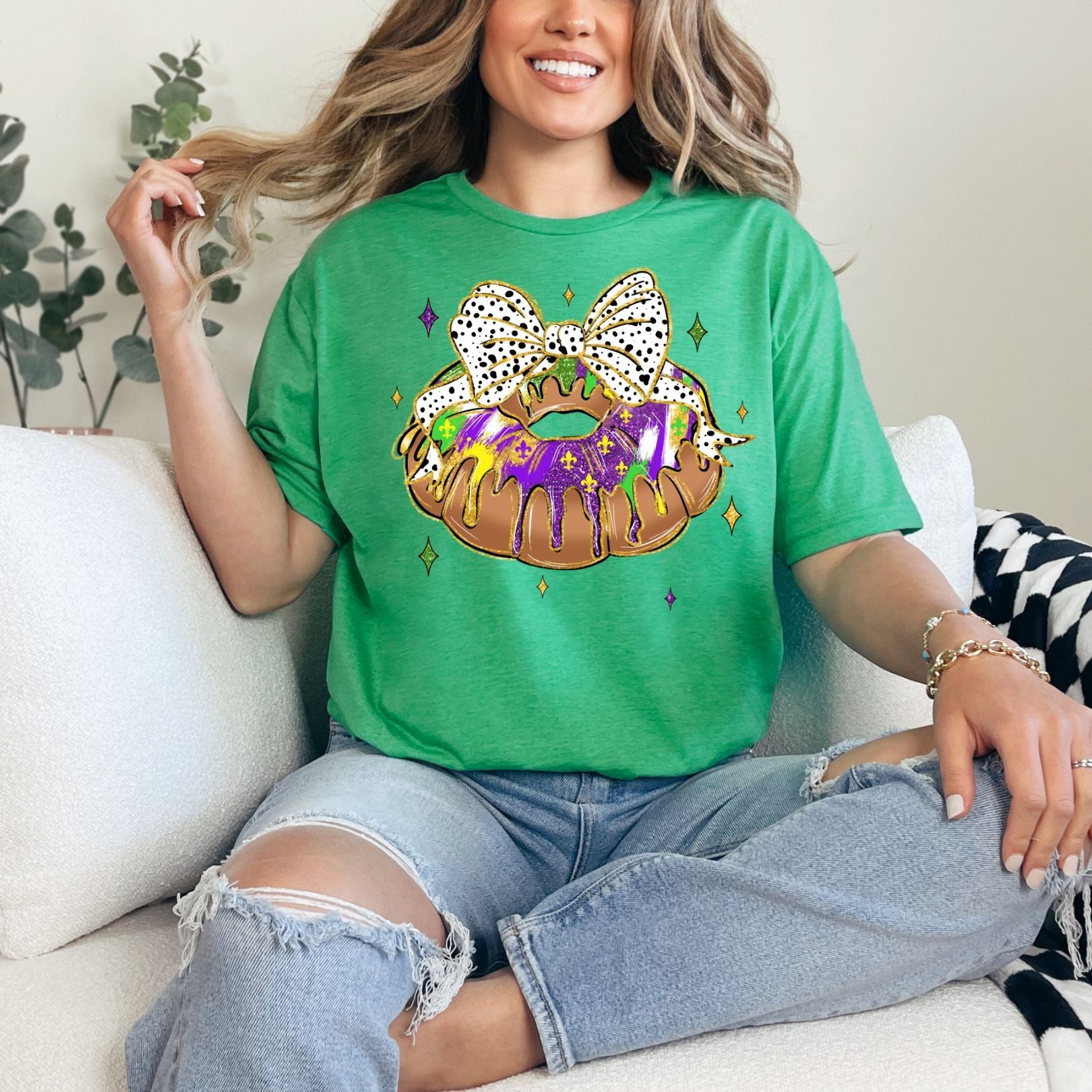King Cake Bow Graphic Tee - Vintage Mardi Gras T-Shirt for Women & Men | Perfect for Carnival Parties, Festivals & Louisiana Themed Events