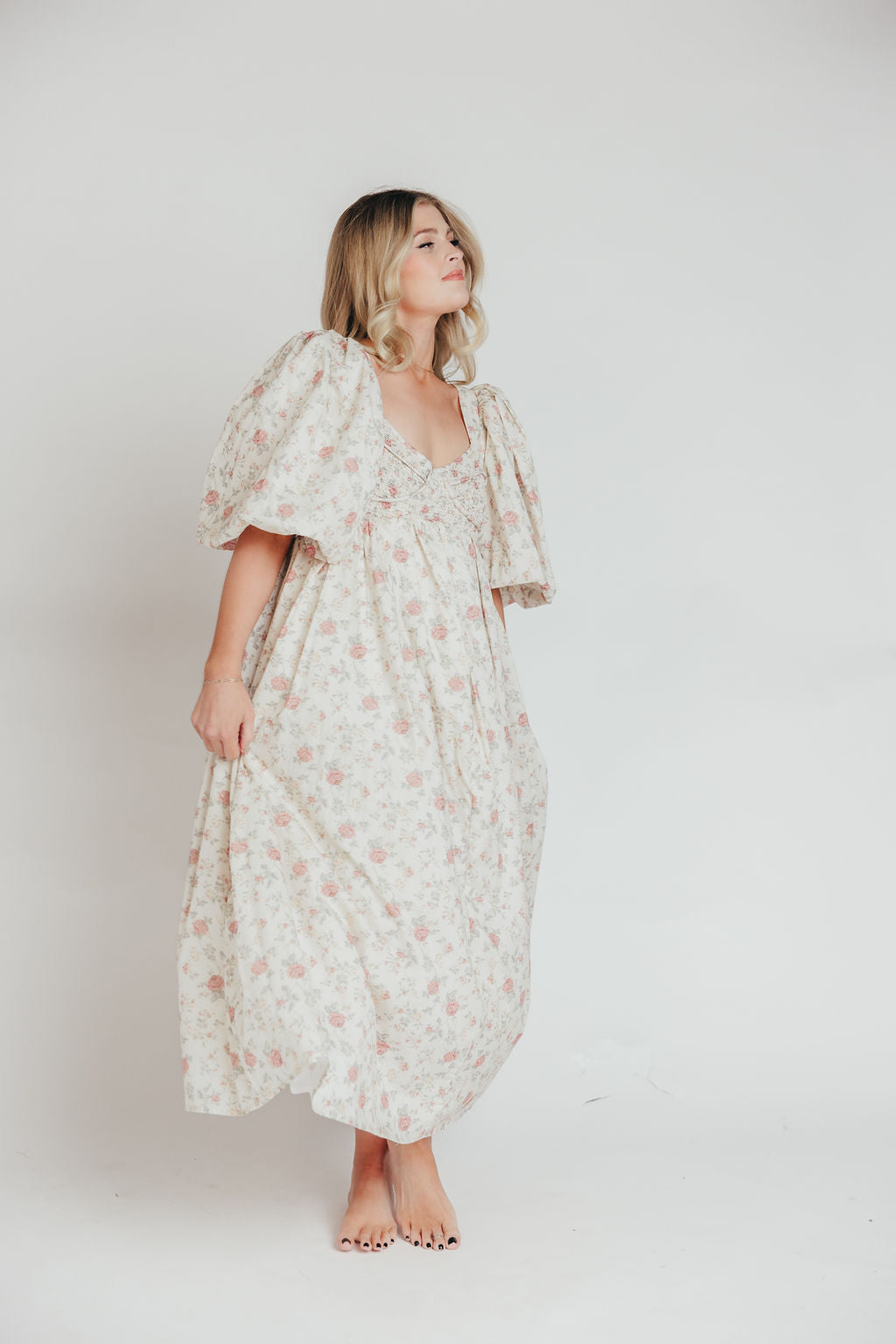 Harlow Maxi Dress in Off White Floral - Bump Friendly Maternity Dress & Inclusive Sizing (S-3XL) | Perfect for Pregnancy, Beach Vacations & Summer Weddings