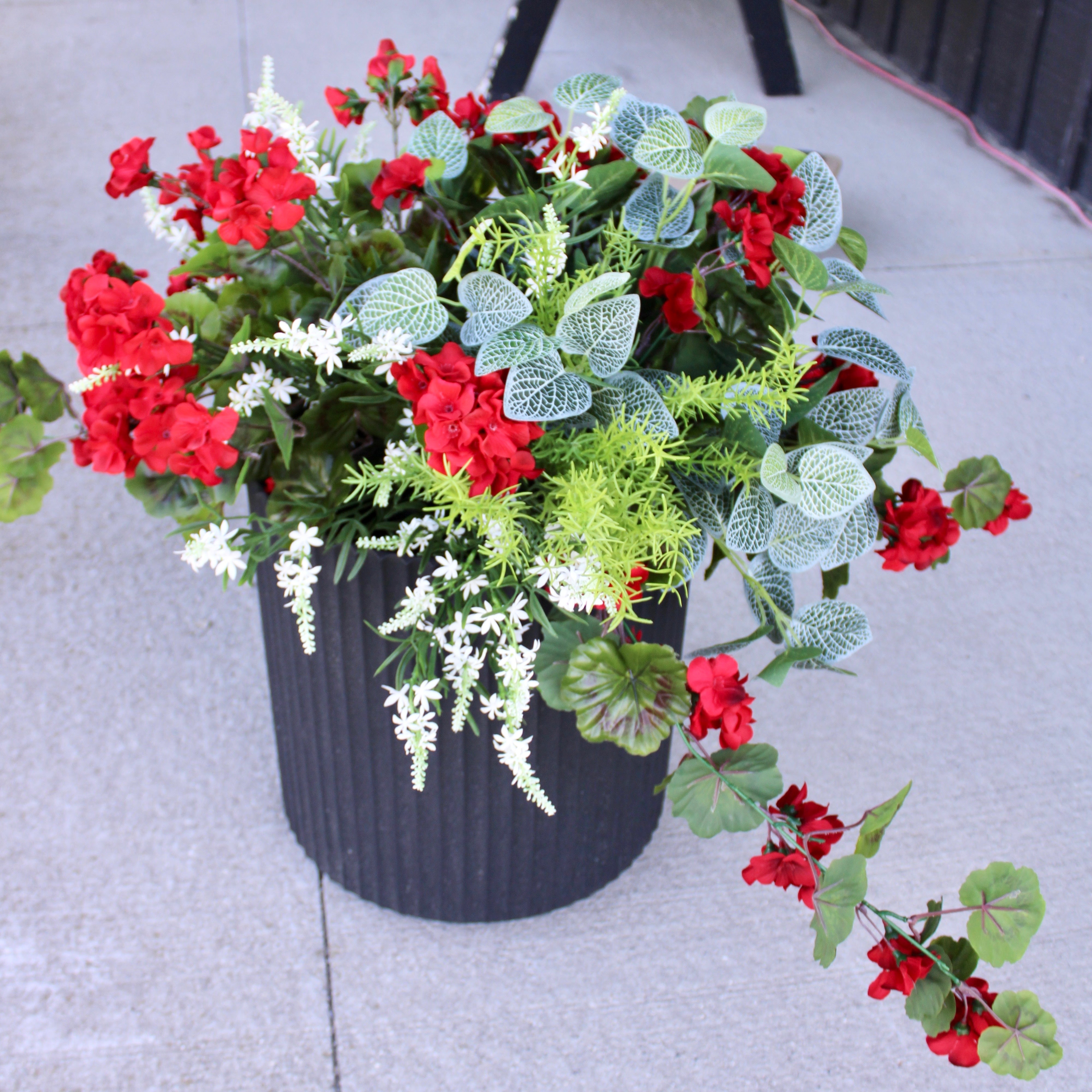 Red and White Hanging Basket Planter - Indoor/Outdoor Flower Pot for Home, Garden, and Patio Decor