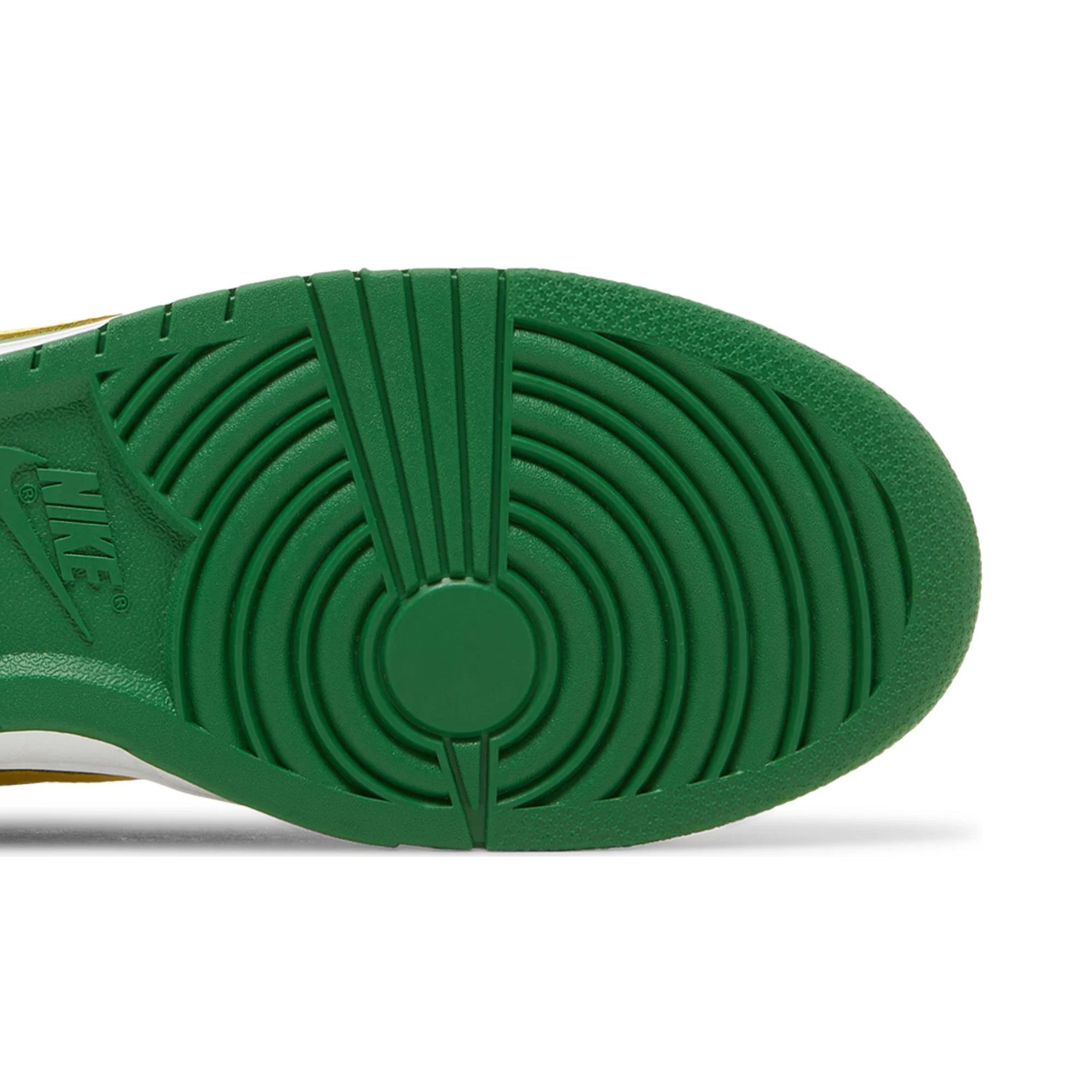Nike Dunk Low Retro 'Reverse Brazil' Sneakers (2023) - Men's Basketball Shoes for Casual Wear & Street Style