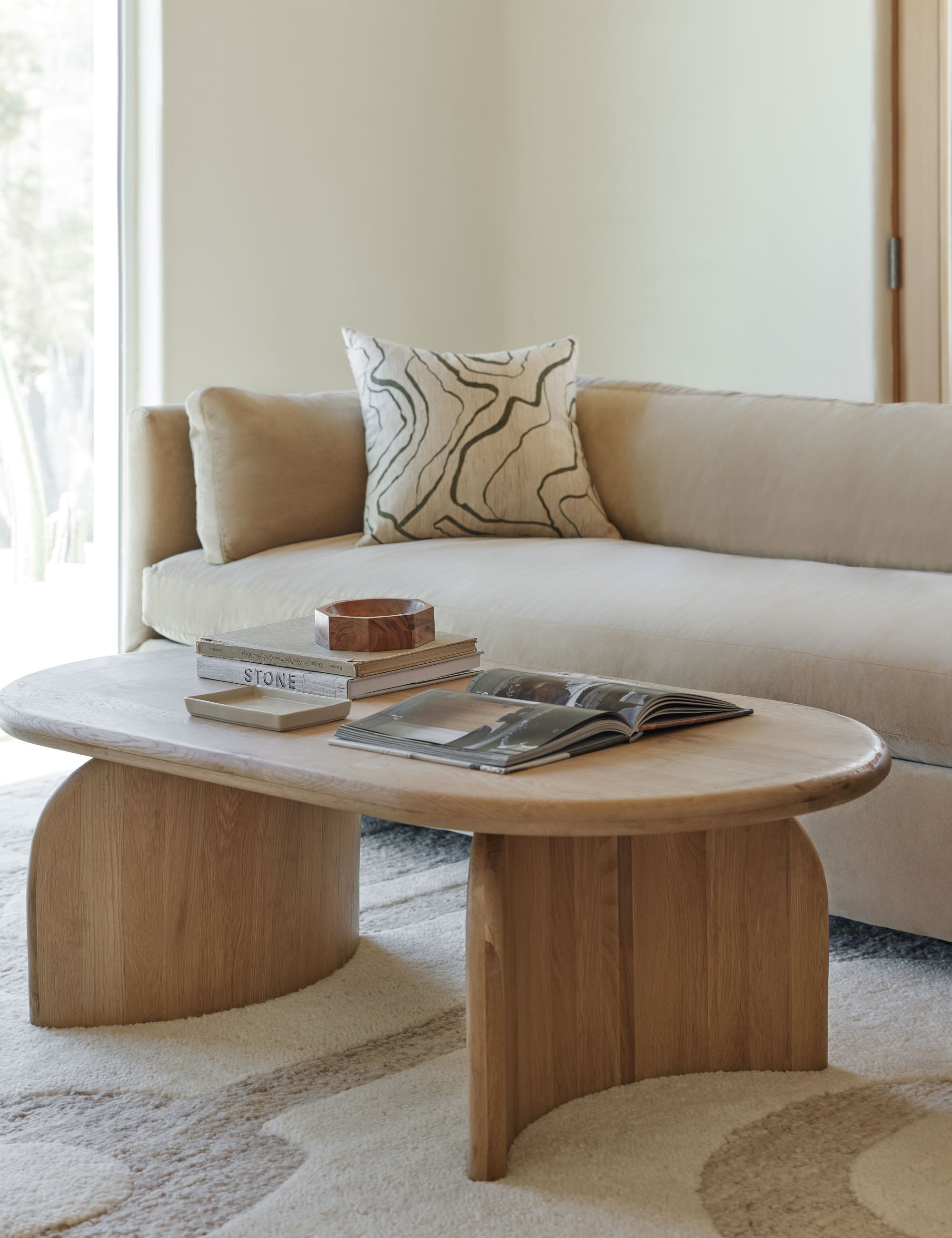 Modern Oval Coffee Table - Mid-Century Style Wooden Living Room Center Table for Small Spaces - Perfect for Apartments, Lounges & Cozy Home Decor