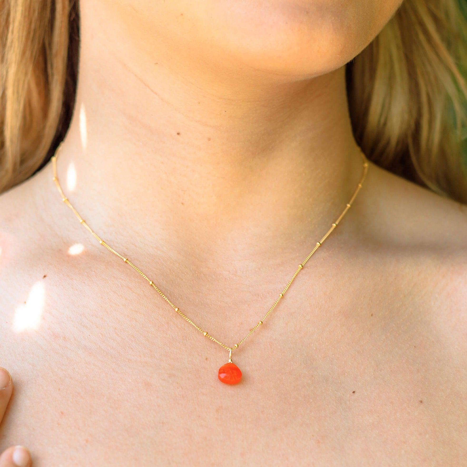 Natural Carnelian Teardrop Crystal Pendant Necklace - Healing Stone Jewelry for Women, Chakra Balancing & Energy Protection - Perfect for Meditation, Yoga & Spiritual Gifts