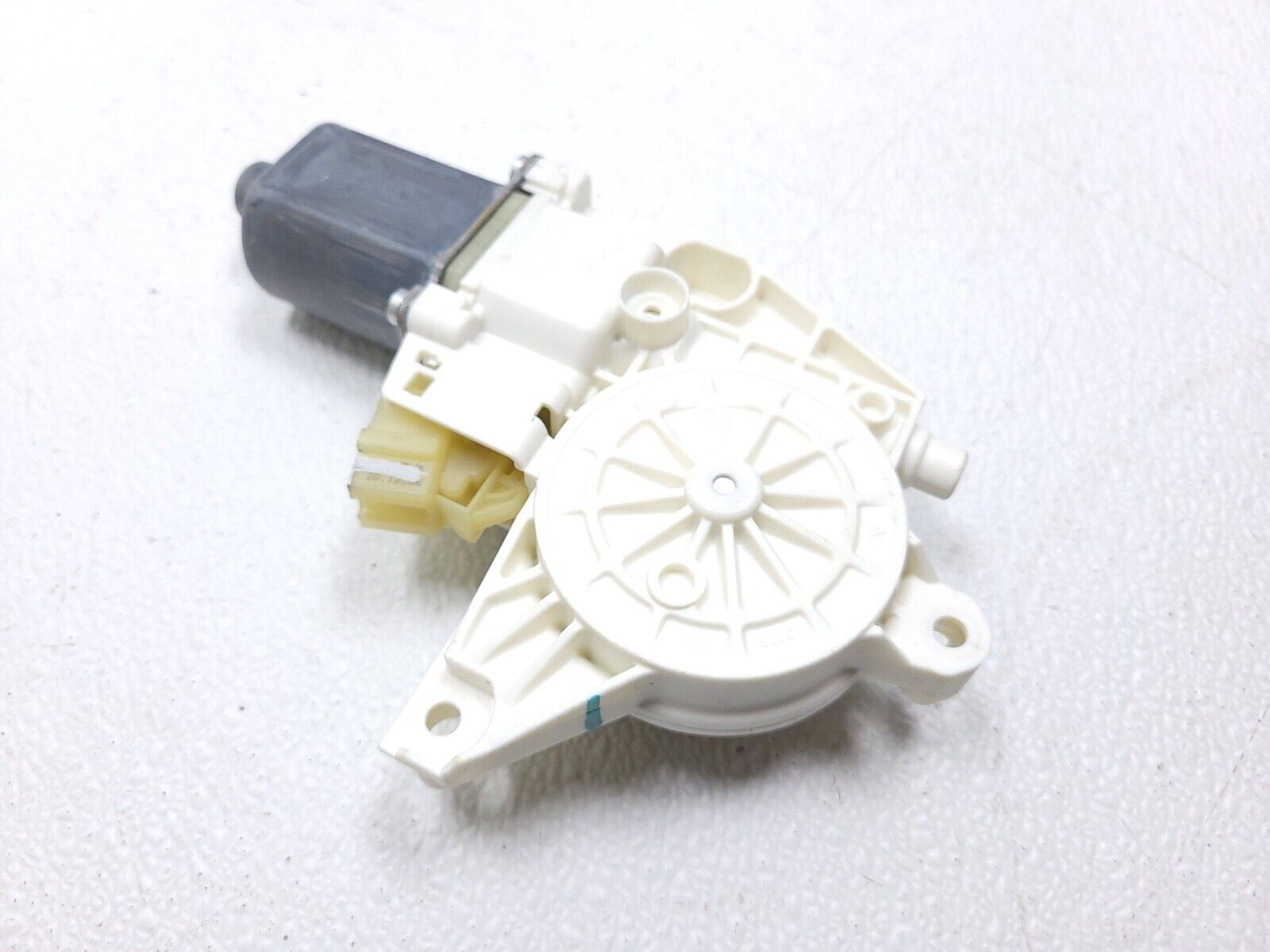 06-11 Mercedes ML500 Front Left Driver Side Door Window Motor OEM Replacement - Perfect for Smooth Power Window Operation & Repair