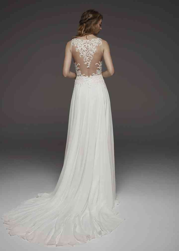 Atelier Pronovias Huguet Wedding Dress - Size 8 | Elegant Bridal Gown for Church Ceremony & Reception