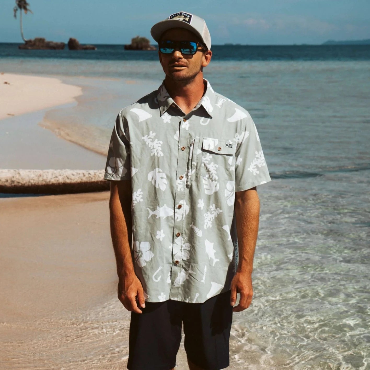Salty Crew Men's Short Sleeve Tech Woven Shirt - Lightweight & Breathable Summer Casual Shirt for Outdoor Activities, Beach & Travel