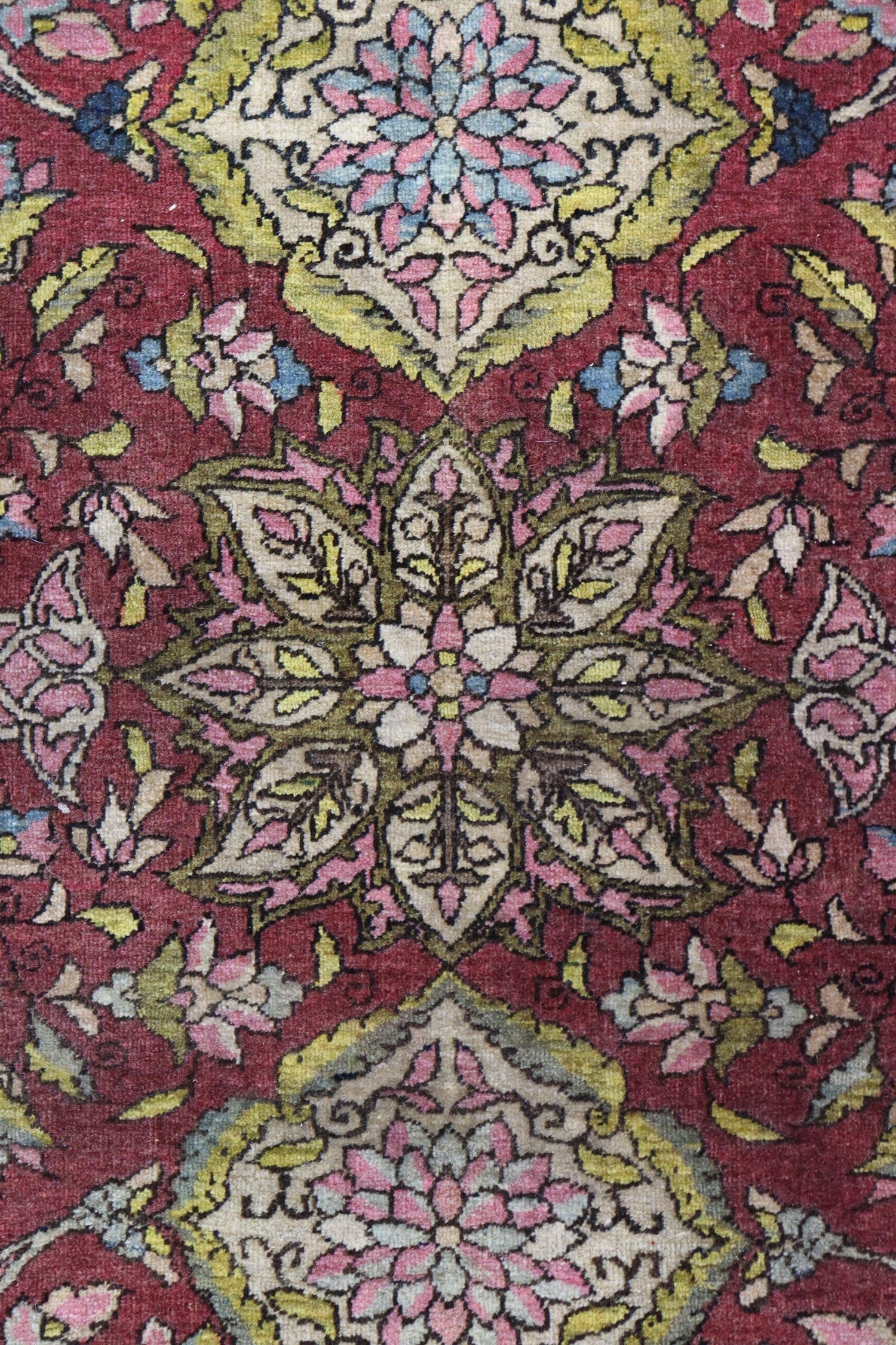 Antique Isphahan Handwoven Traditional Persian Rug - J67187 - Perfect for Living Room, Bedroom & Home Decor