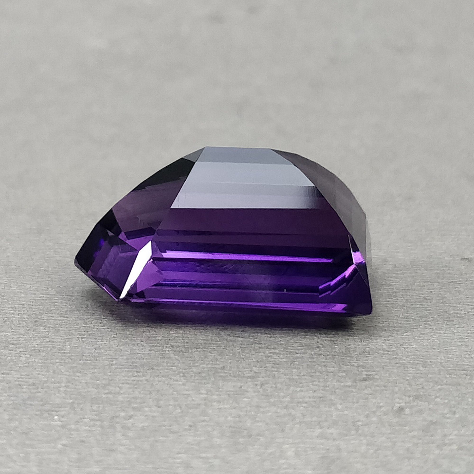Natural Untreated Amethyst Gemstone 41.80cts - Normal Cut Quartz Crystal 26x18mm Uneven Shape for Jewelry Making, Healing Crystals & Spiritual Decor