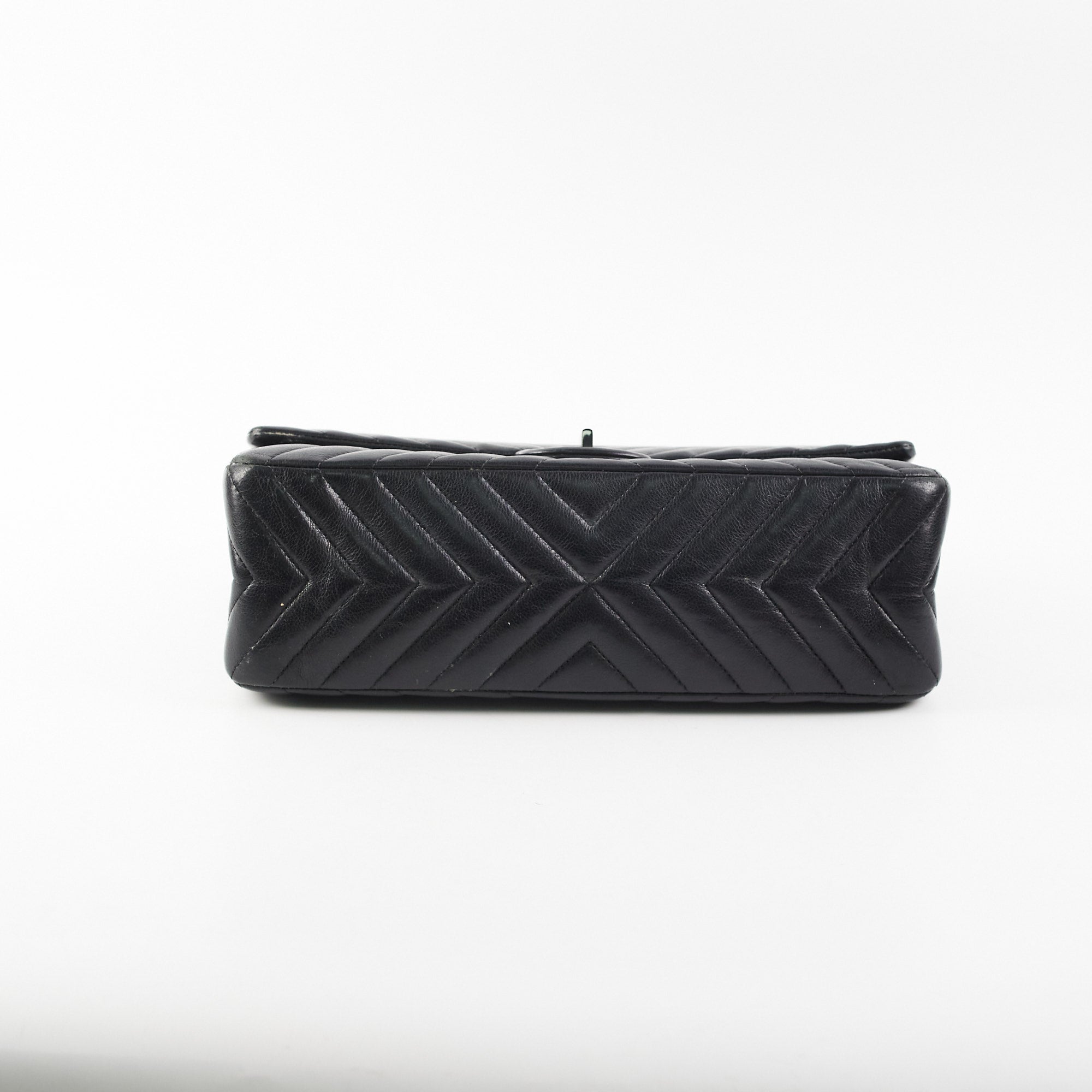 Chanel Reissue 226 Large Chevron Calfskin Leather Flap Bag - Luxury Designer Handbag for Women, Perfect for Evening Events & Special Occasions