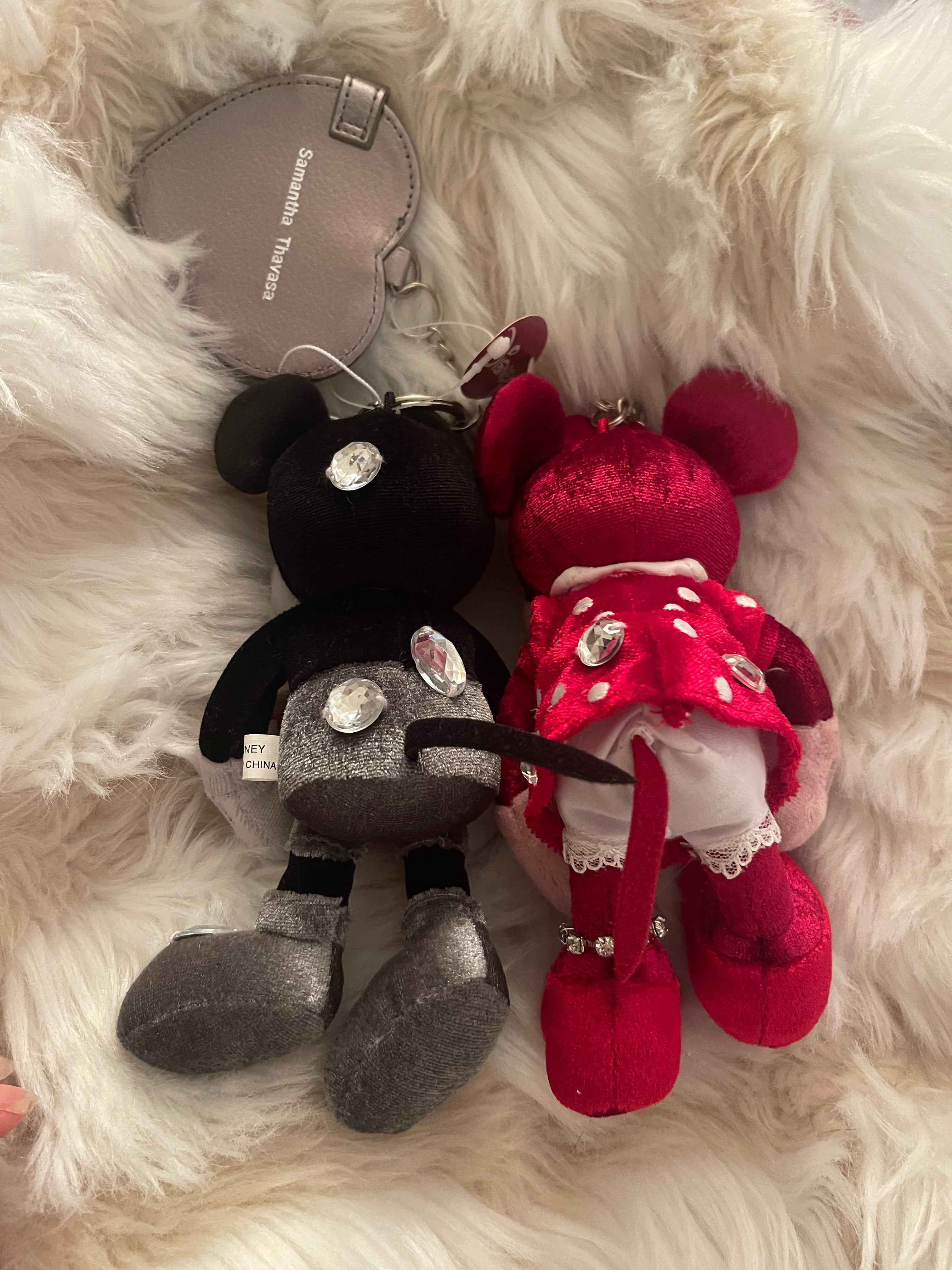 Samantha Thavasa Disney Mickey and Minnie Mouse Keychain Plush Badge - Cute Collectible Gift for Disney Fans, Backpacks & Handbags Accessory