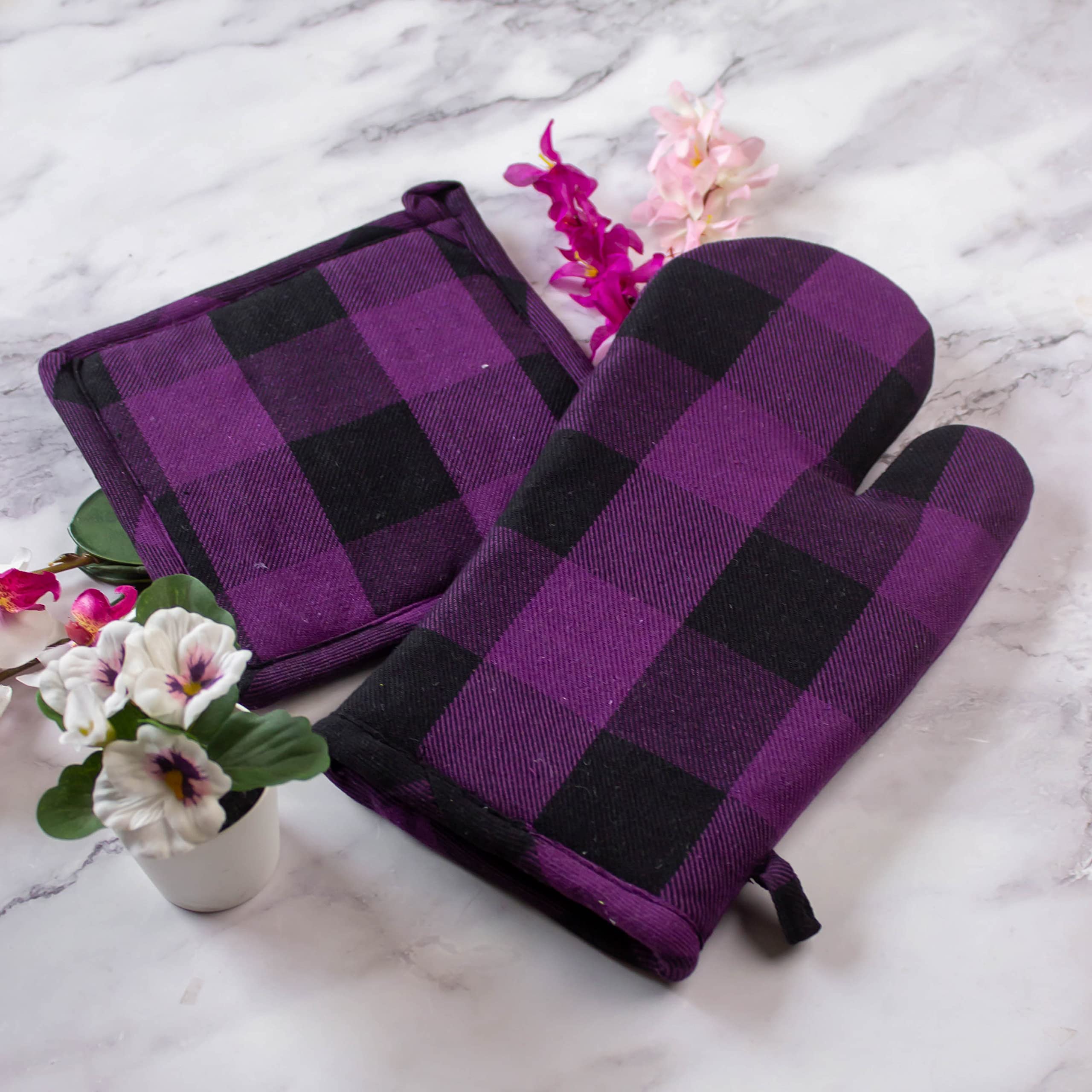 Heat Resistant Oven Gloves with Pot Holder - Thick Padded Kitchen Mittens for Baking, Grilling & Cooking - Violet Pixel Home Decor Kitchen Accessories - Perfect for Baking, BBQ, and Handling Hot Pots & Pans