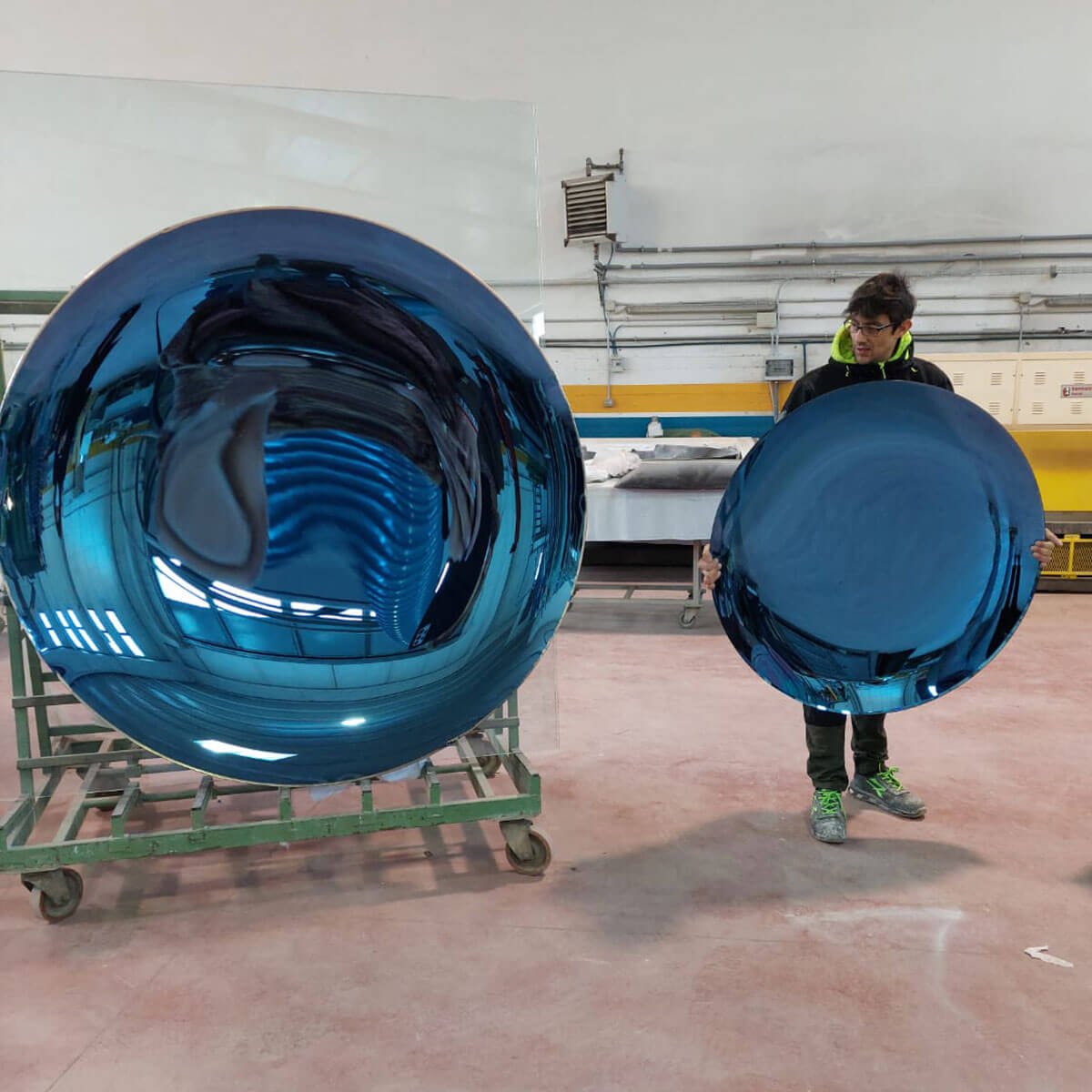 360° Wide Angle Convex Mirror for Driveway & Parking Lot Safety - Outdoor Traffic & Blind Spot Visibility Enhancer