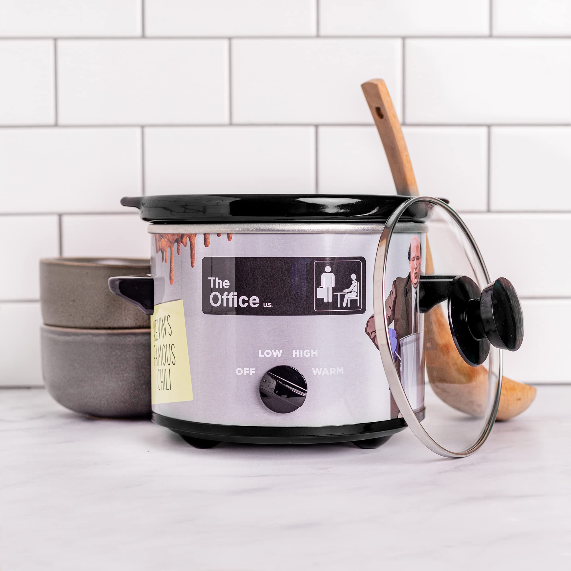 The Office 2-Quart Slow Cooker by Uncanny Brands - Perfect for Making Kevin's Famous Chili | Compact Crock Pot for Soups, Stews & Dips | Ideal for Home, Office & Dorm Cooking