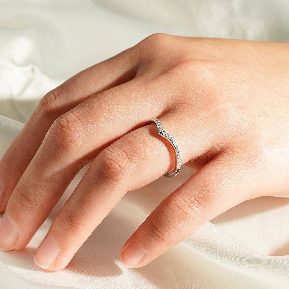 Exquisite Curved V Moissanite Pave Wedding Band for Women - Elegant Bridal Ring for Engagement, Anniversary & Special Occasions