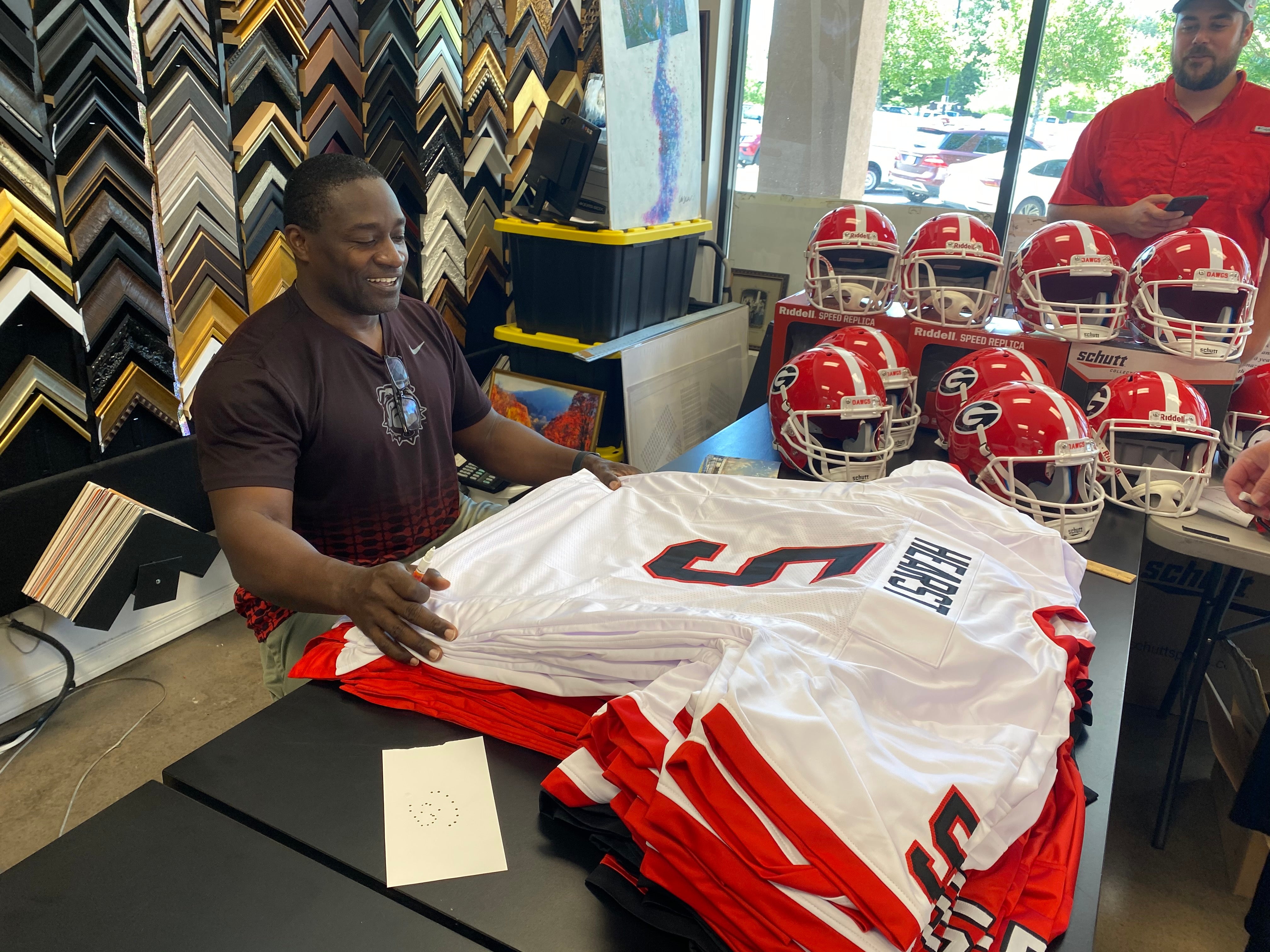 Authentic Garrison Hearst Autographed Georgia Bulldogs White Jersey - Signed Football Memorabilia for Collectors & Fans - Perfect for Display, Gifts, and Sports Memorabilia Collections