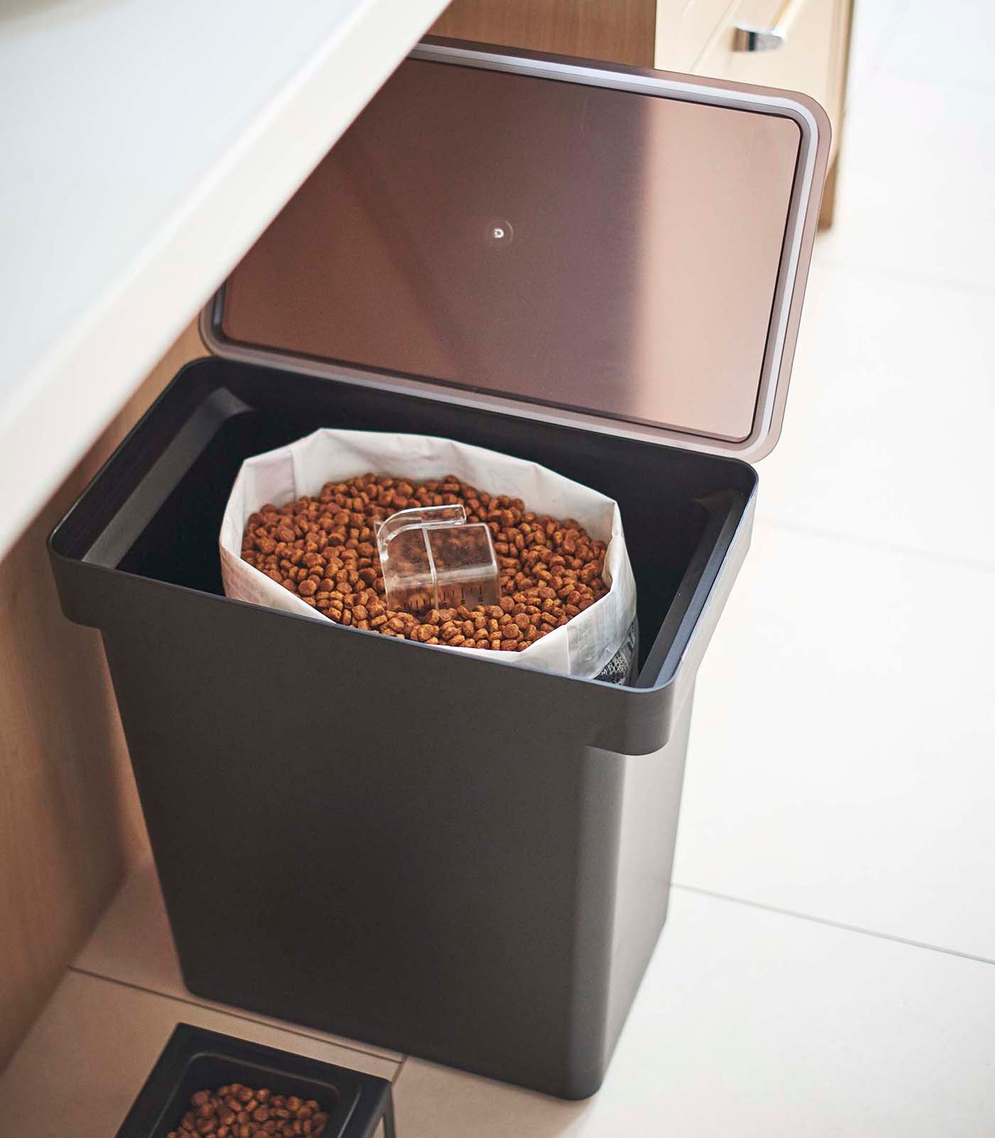 Airtight Rolling Pet Food Storage Container - 25 lbs Capacity for Dog & Cat Food - Perfect for Kitchen, Pantry, and Pet Feeding Areas