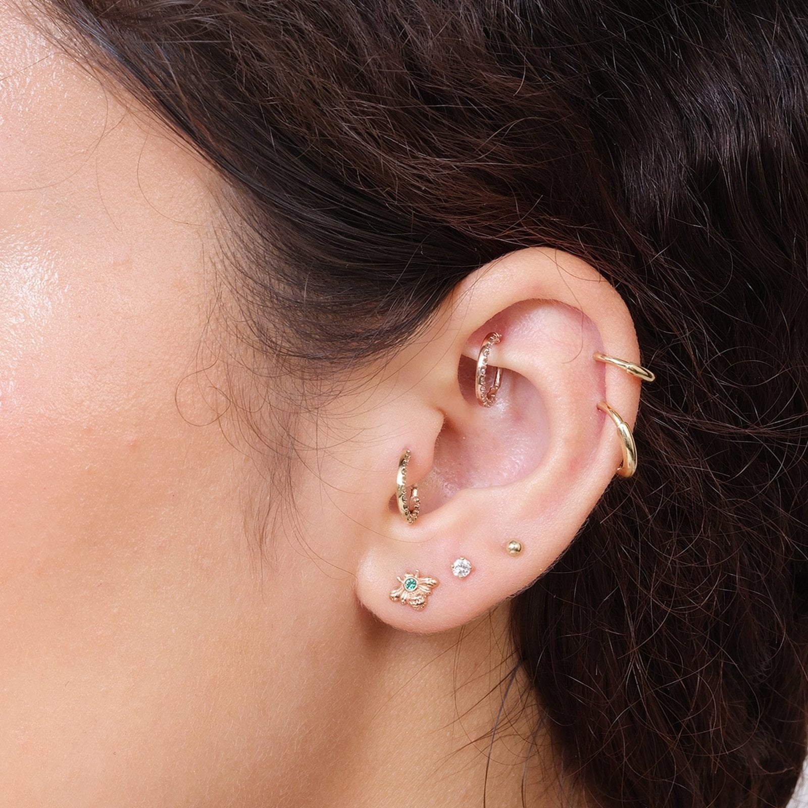 14K Yellow Gold Emerald Bee Stud Earrings - Dainty Flat Back Earrings for Women - Perfect for Everyday Wear, Gifts & Special Occasions