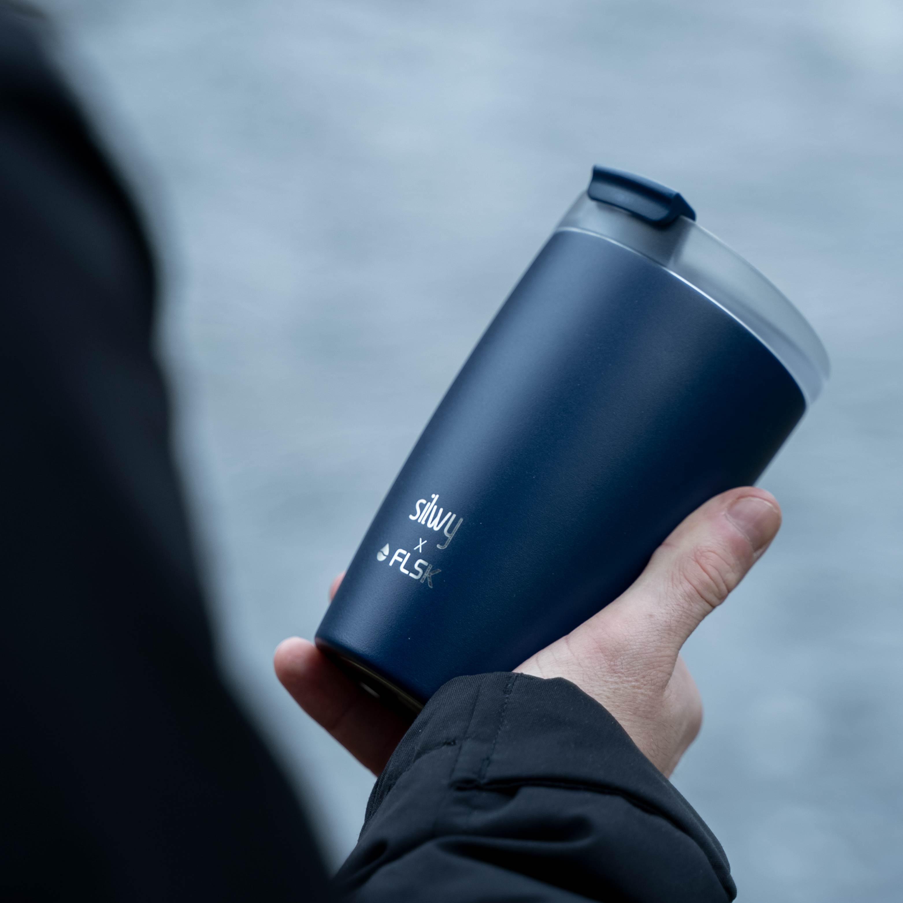 Stainless Steel Magnetic Travel Mug - 16oz Insulated Thermos with Lid & Handle - Keeps Drinks Hot/Cold for Hours - Perfect for Coffee, Tea, Water - Ideal for Office, Commute, Camping & Outdoor Activities