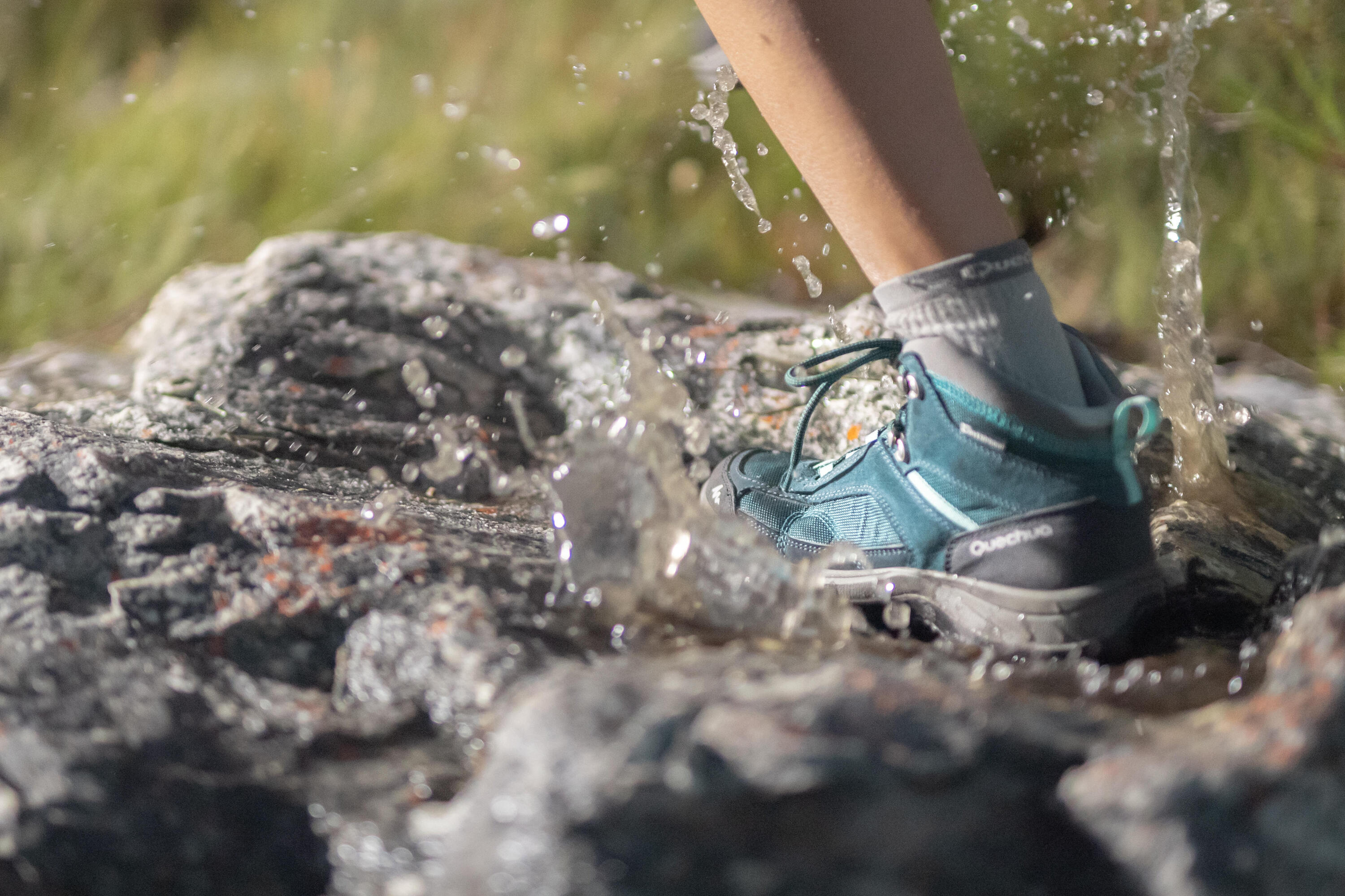 Quechua Women's MH100 Waterproof Mid Hiking Boots - Lightweight Trekking Shoes for Outdoor Adventures, Trail Walking & Camping