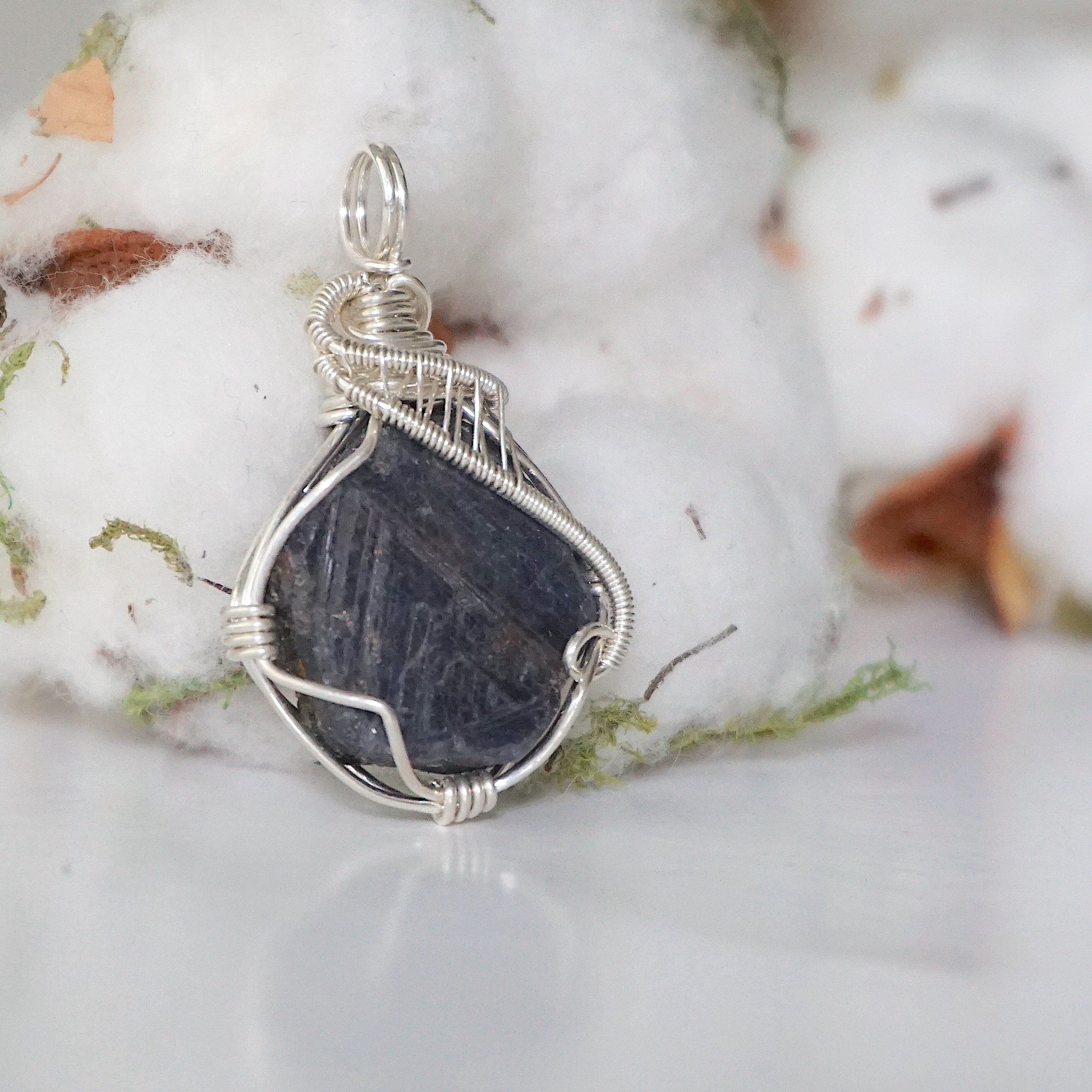 Natural Raw Sapphire Sterling Silver Pendant Necklace for Women - Elegant Healing Crystal Jewelry for Meditation, Yoga & Spiritual Gifts