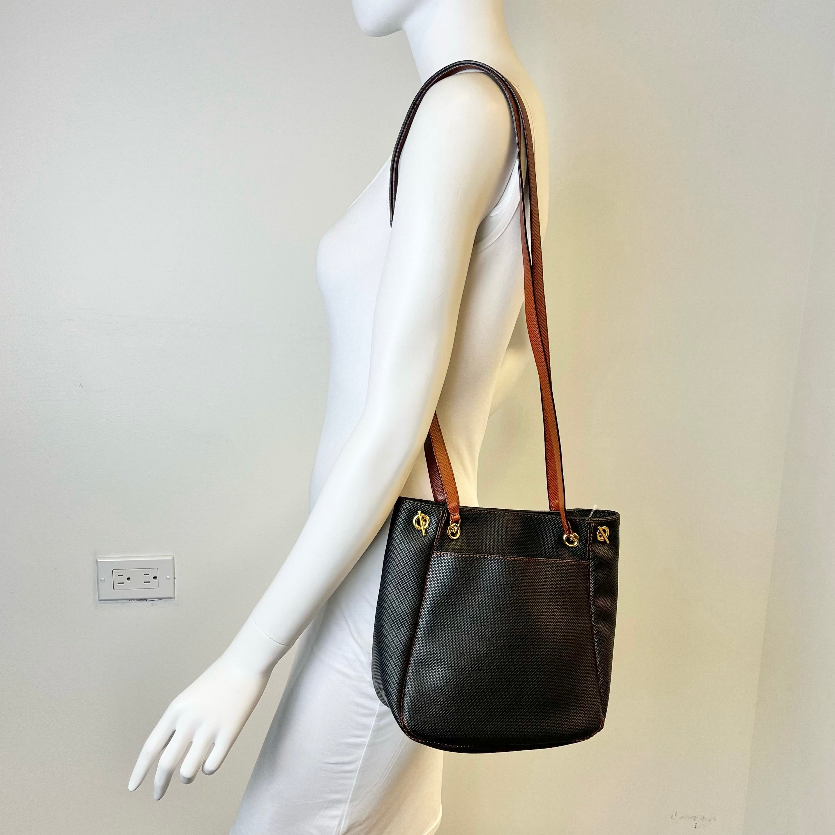 Bottega Veneta Women's Leather Shoulder Bag - Stylish & Luxurious Crossbody Purse for Work, Travel & Everyday Use