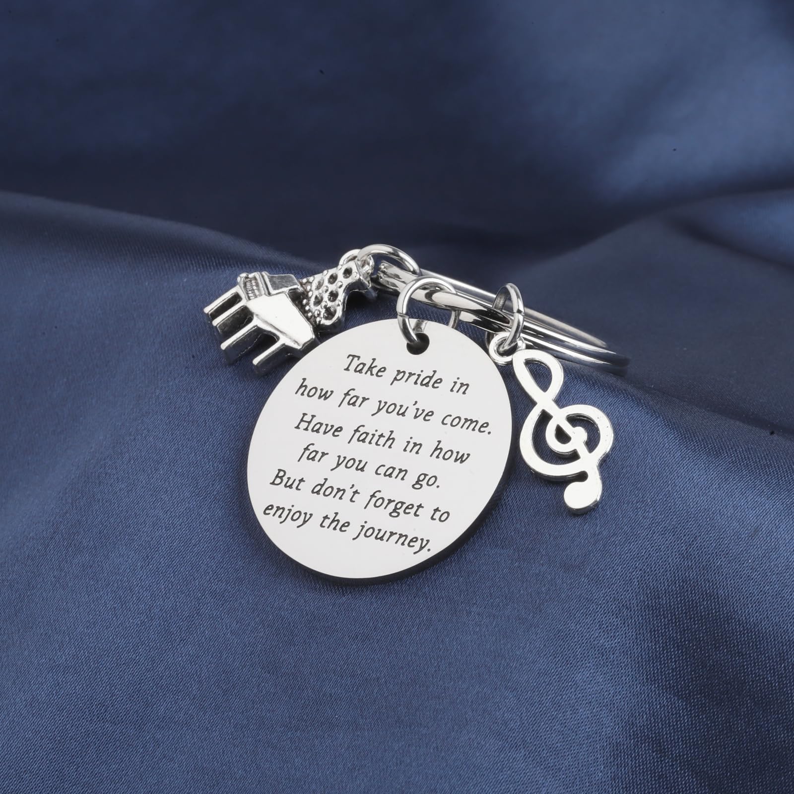 FUSTMW Piano Keychain - Perfect Gift for Piano Lovers, Teachers & Students - Graduation Present for Musicians - Ideal for Piano Practice, Music Lessons & Special Occasions