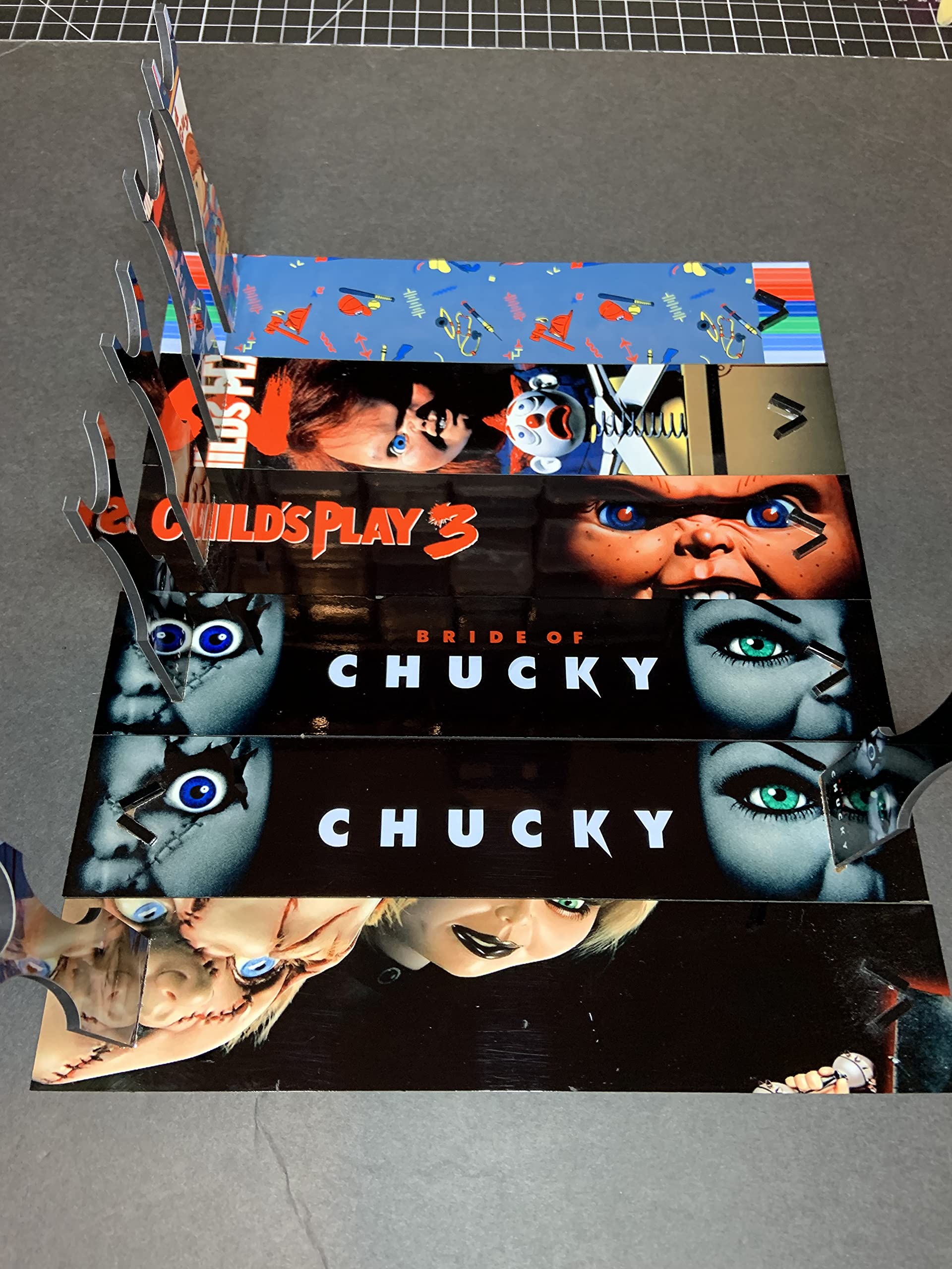 Child's Play Chucky 6-Piece Knife Set with Sublimated Stand - Horror Movie Collectible for Halloween Decor & Kitchen Display