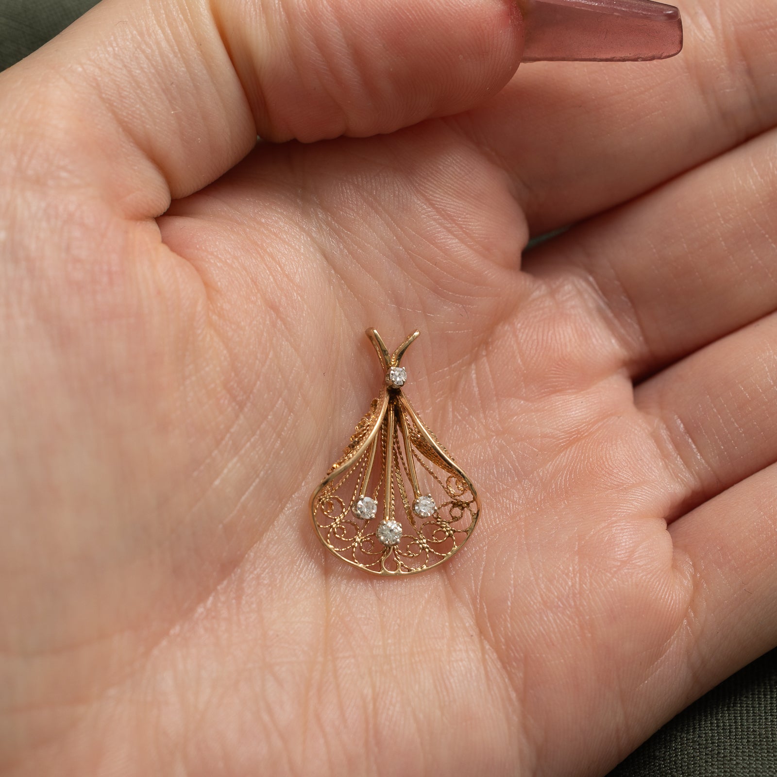 Exquisite 0.13ctw Diamond Scrollwork Fan Pendant Necklace - Elegant Jewelry Gift for Women, Perfect for Weddings, Anniversaries & Special Occasions