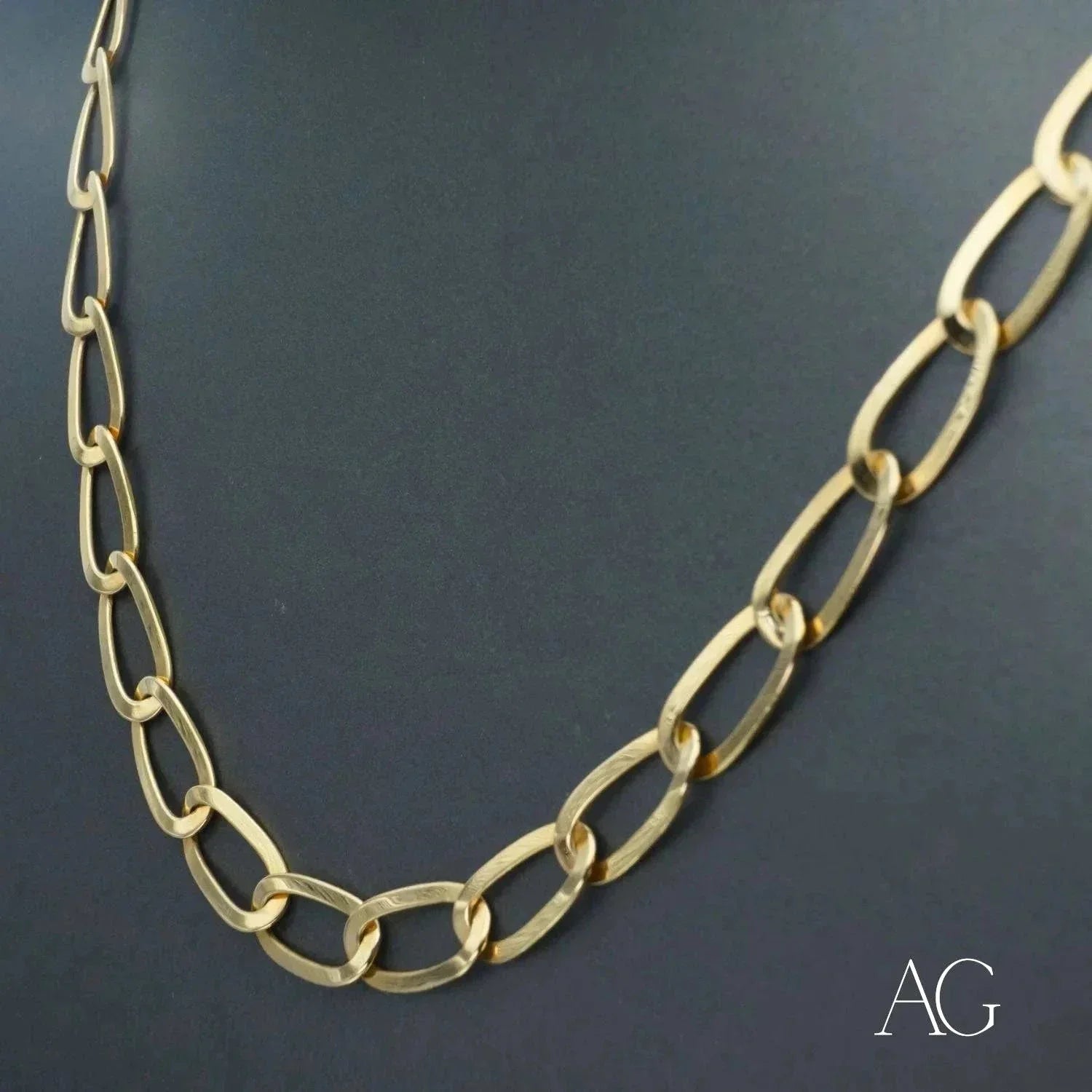 18K Gold Chain for Women - Exquisite Art Gold Necklace for Elegant Jewelry & Gift Giving - Perfect for Weddings, Parties & Special Occasions