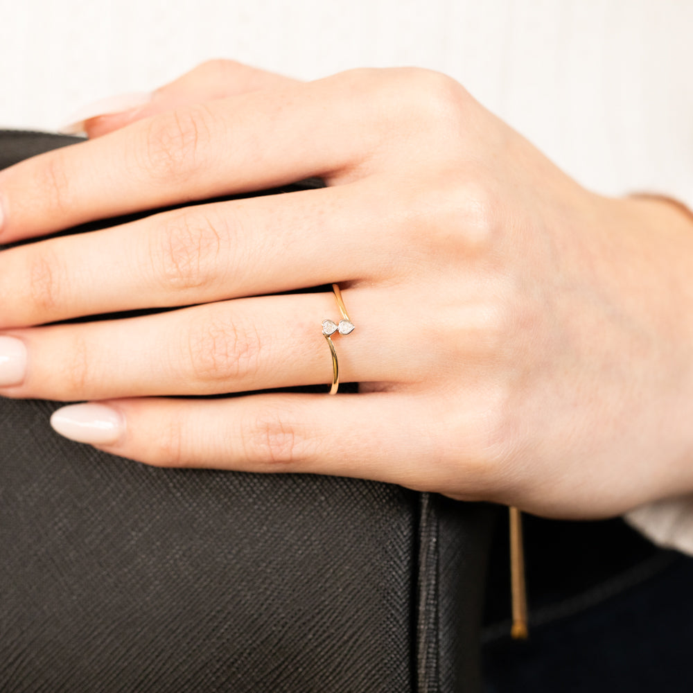 2 Heart Shaped Diamond Ring in 9ct Yellow Gold - Romantic Gift for Valentine's Day, Anniversary & Engagement - Perfect for Couples & Special Occasions
