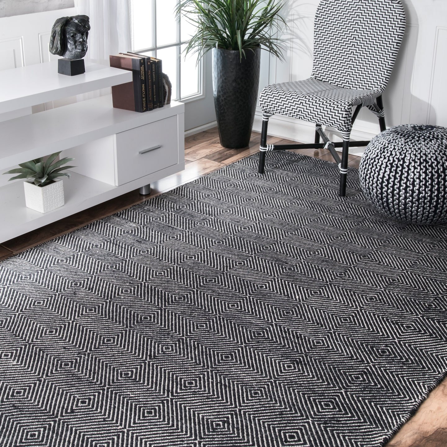 nuLOOM Agoja Hand Tufted Wool Rug 7'6