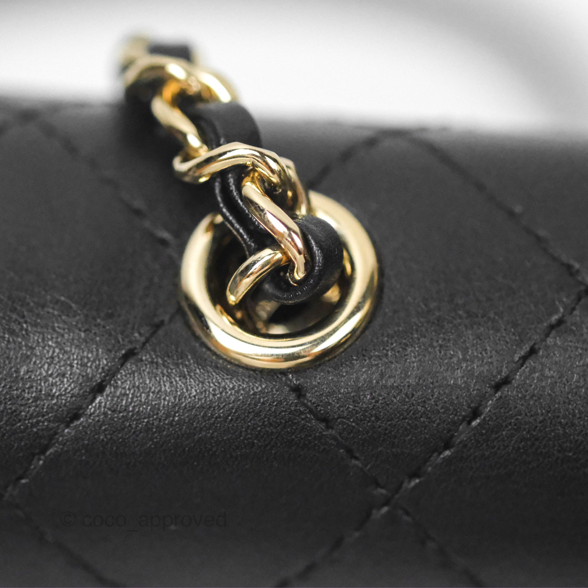 Authentic Chanel Small Flap Bag in Black Calfskin Leather - Perfect for Evening Events & Luxury Fashion Accessories